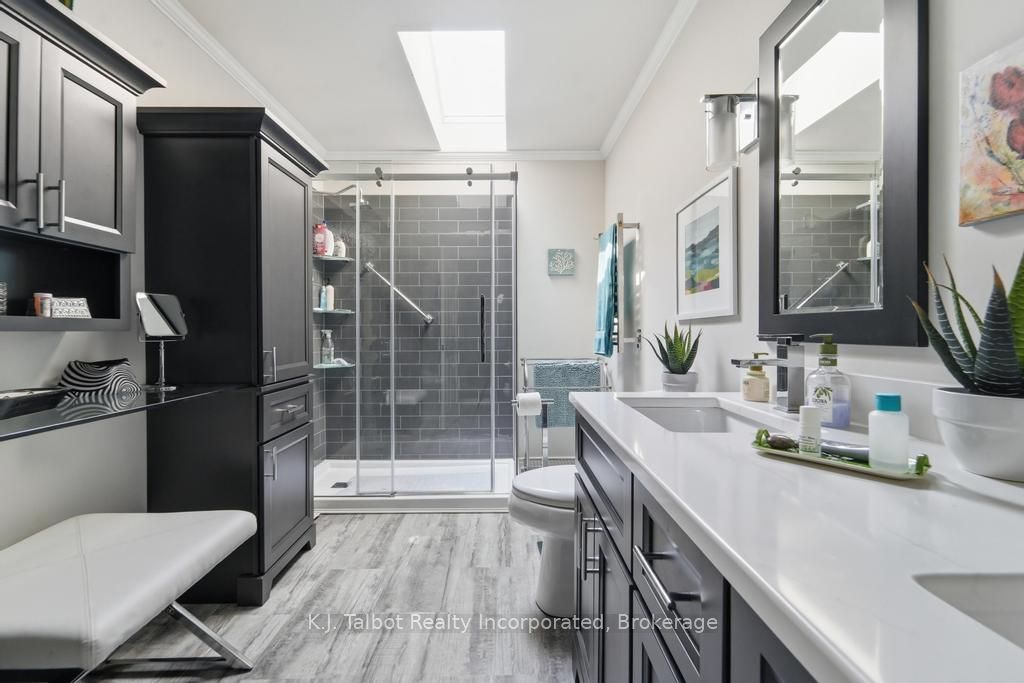 6 David Street E Property Photo 22