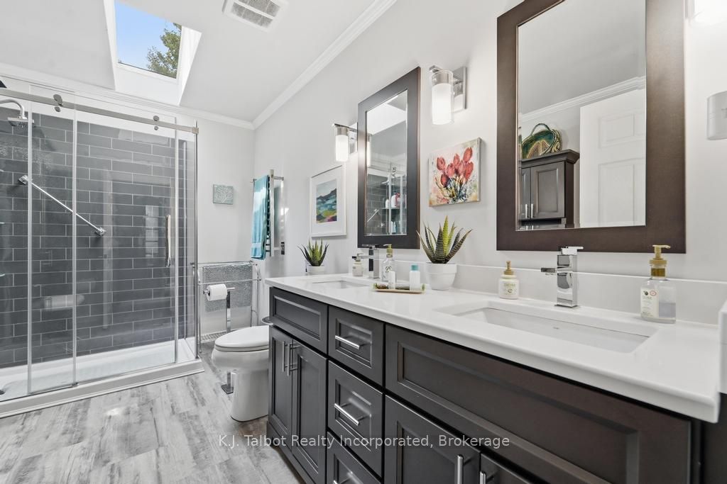 6 David Street E Property Photo 23