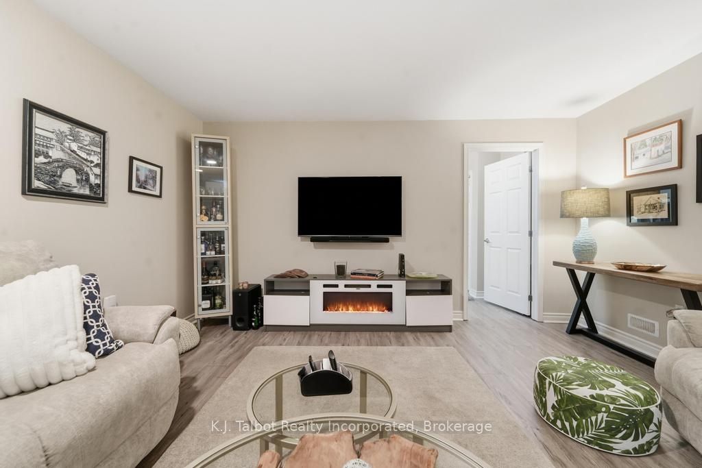 6 David Street E Property Photo 28