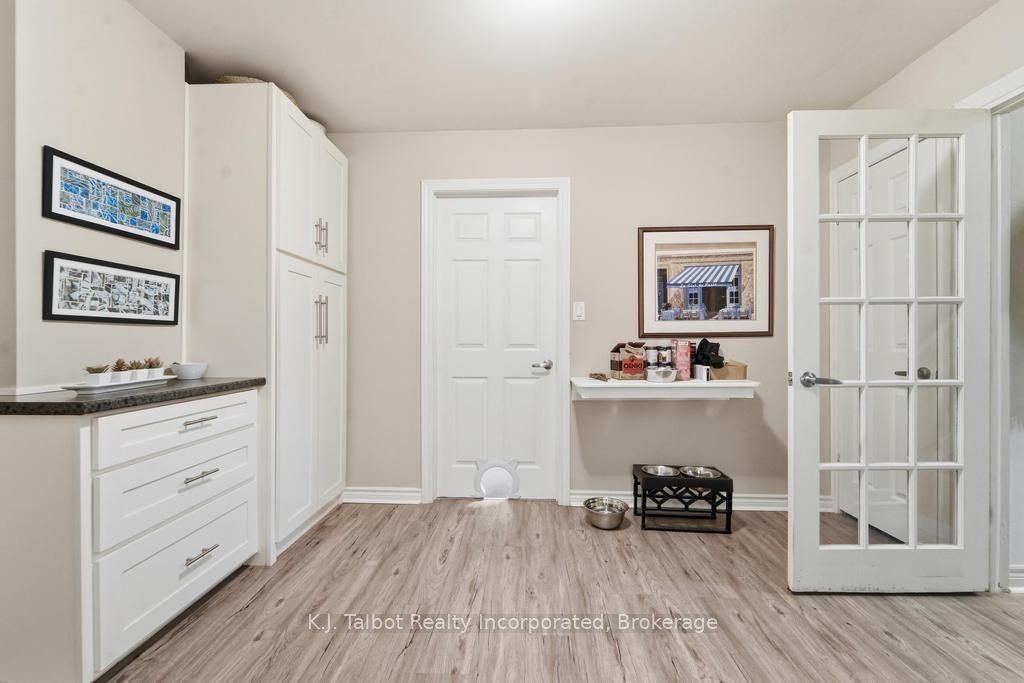 6 David Street E Property Photo 32