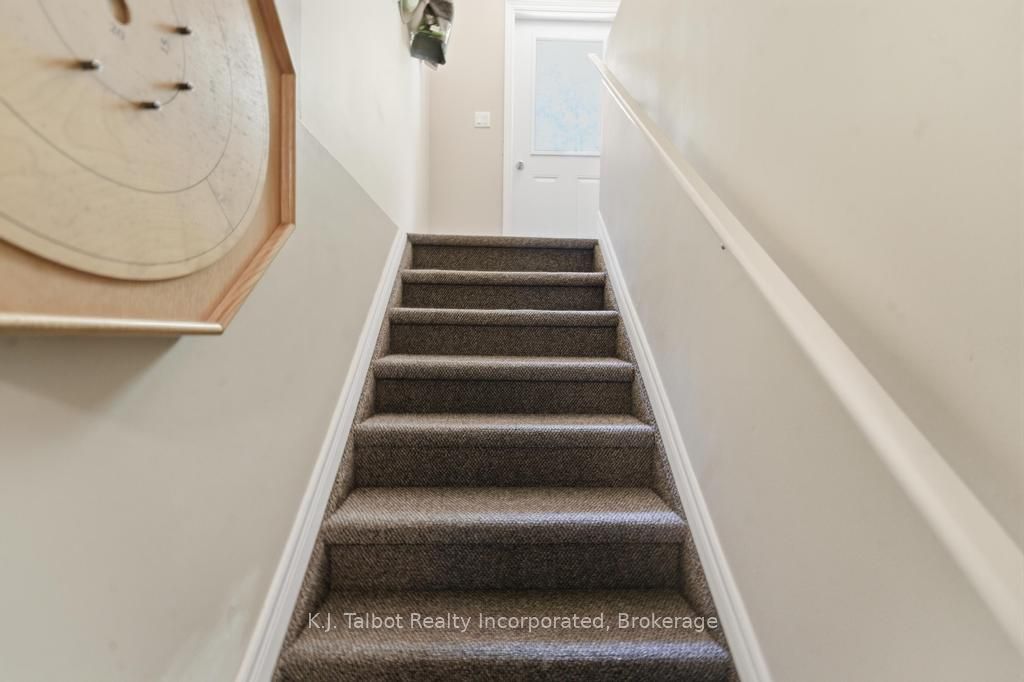 6 David Street E Property Photo 34