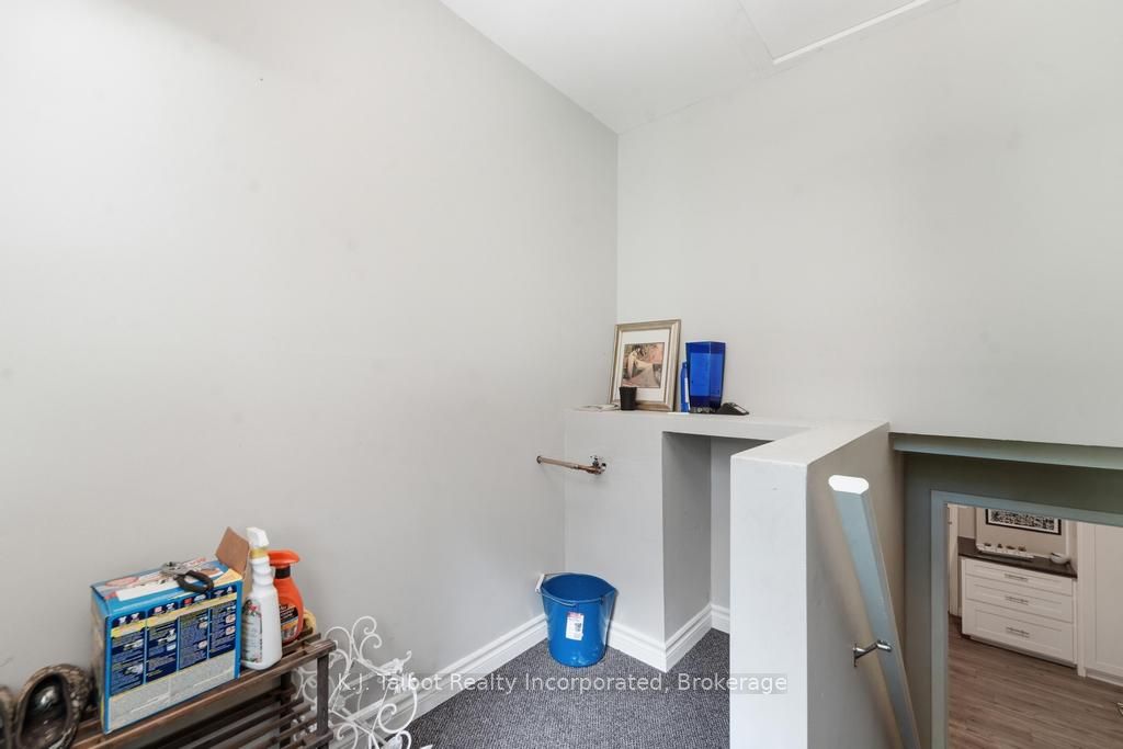6 David Street E Property Photo 36