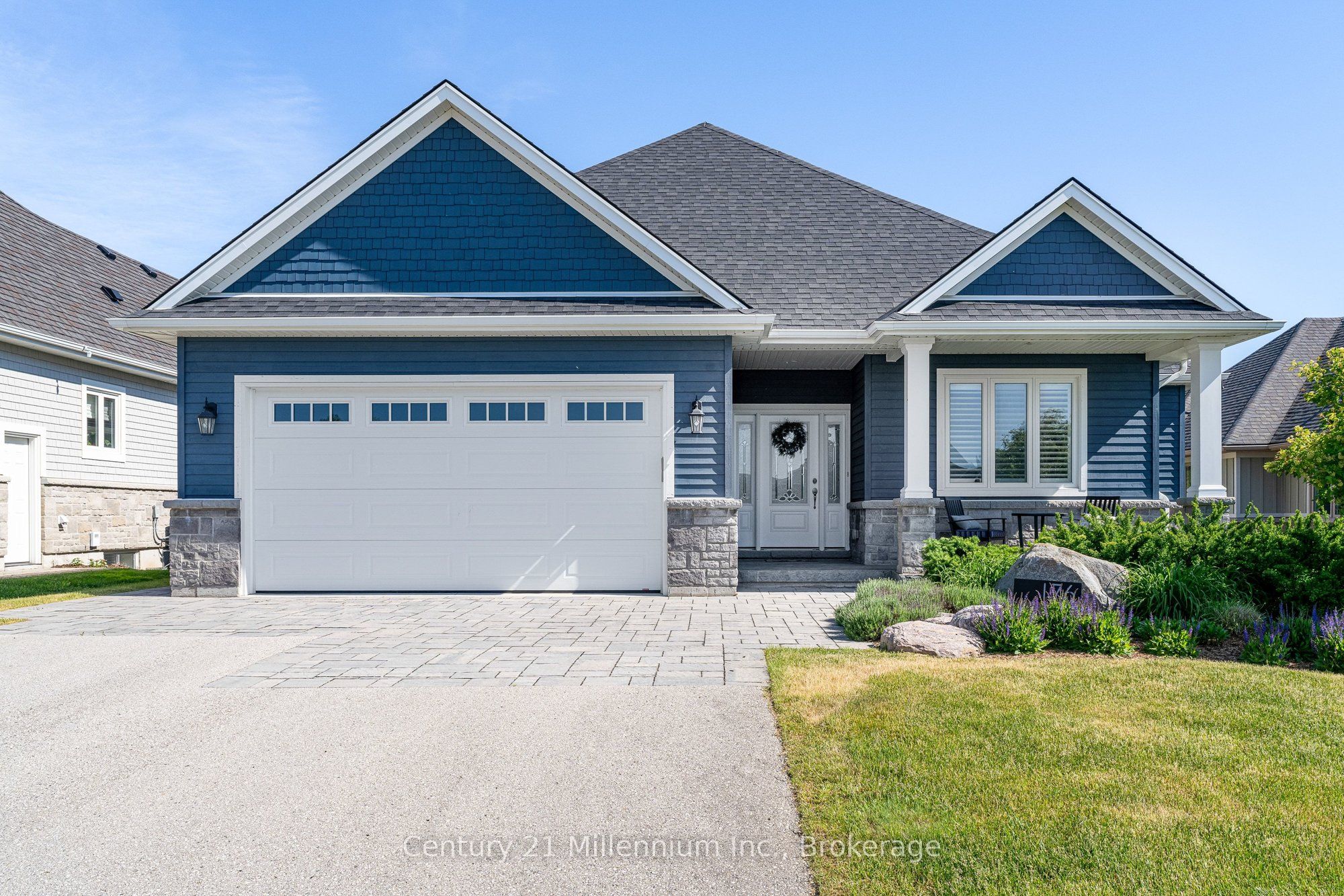 176 Cobble Beach Drive Property Photo 1