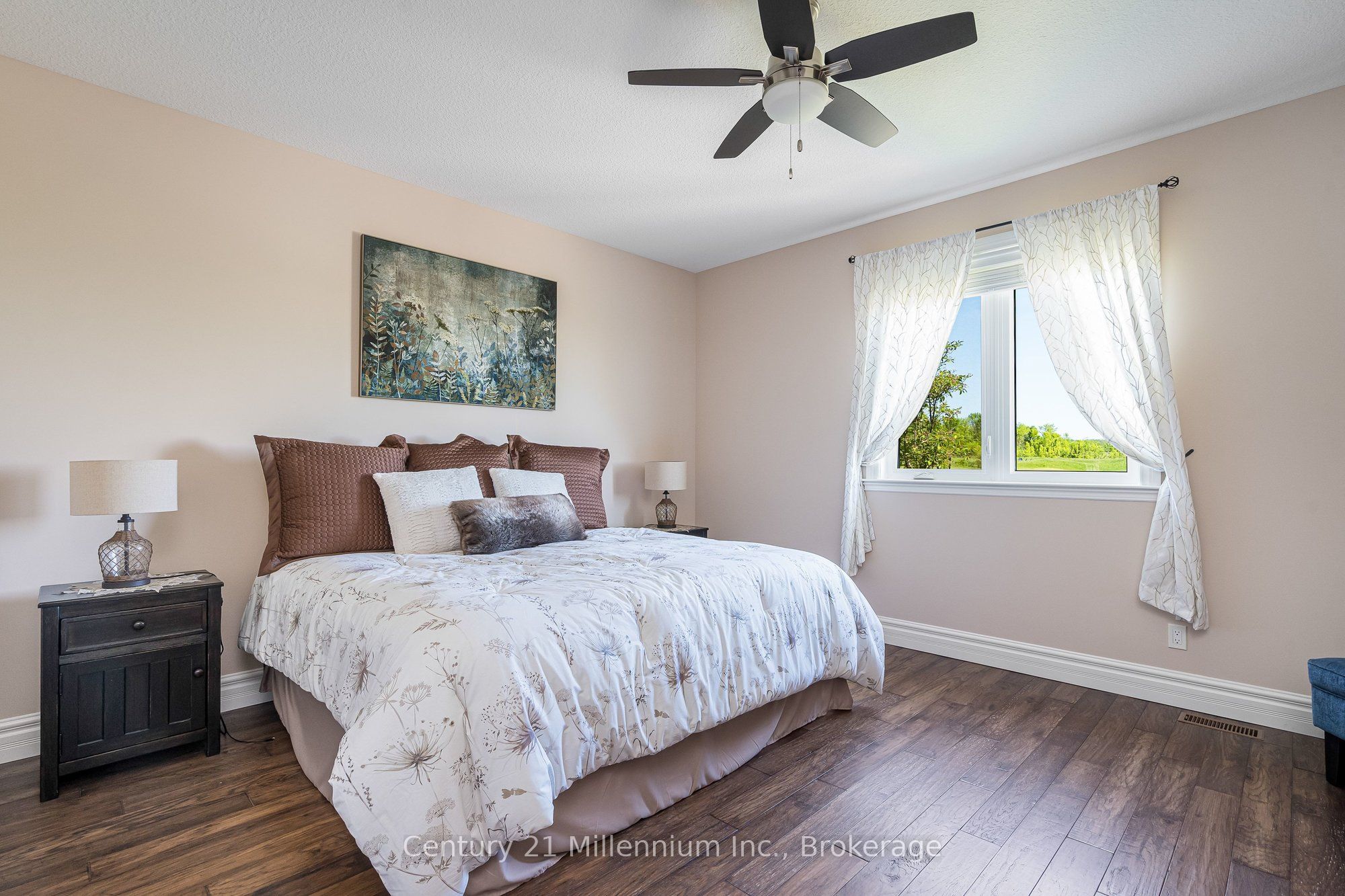 176 Cobble Beach Drive Property Photo 22