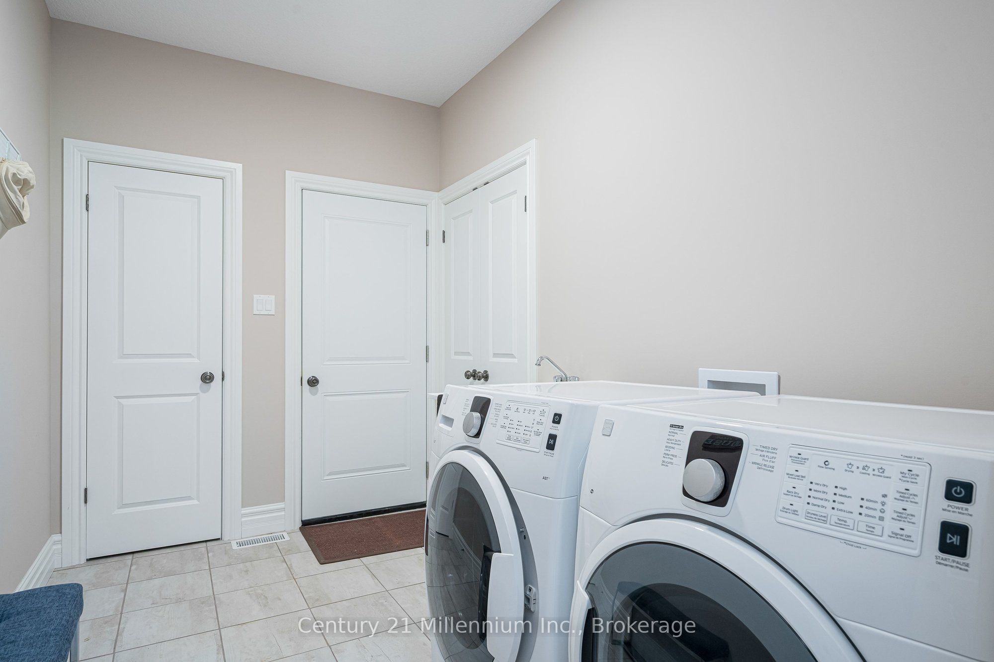 176 Cobble Beach Drive Property Photo 26