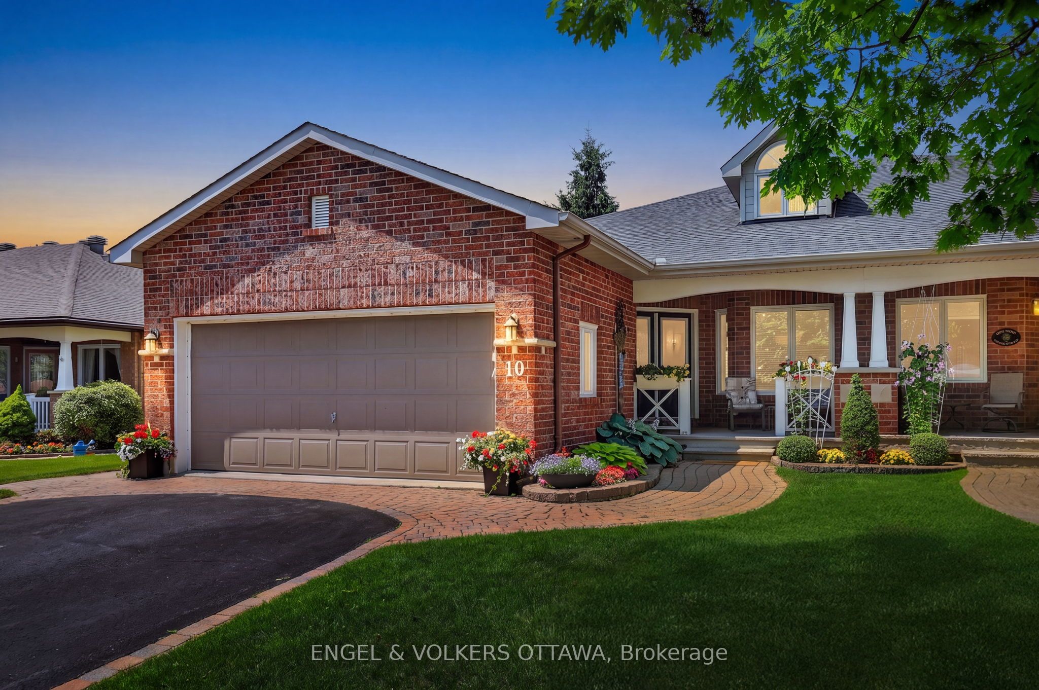 10 Waterthrush Crescent