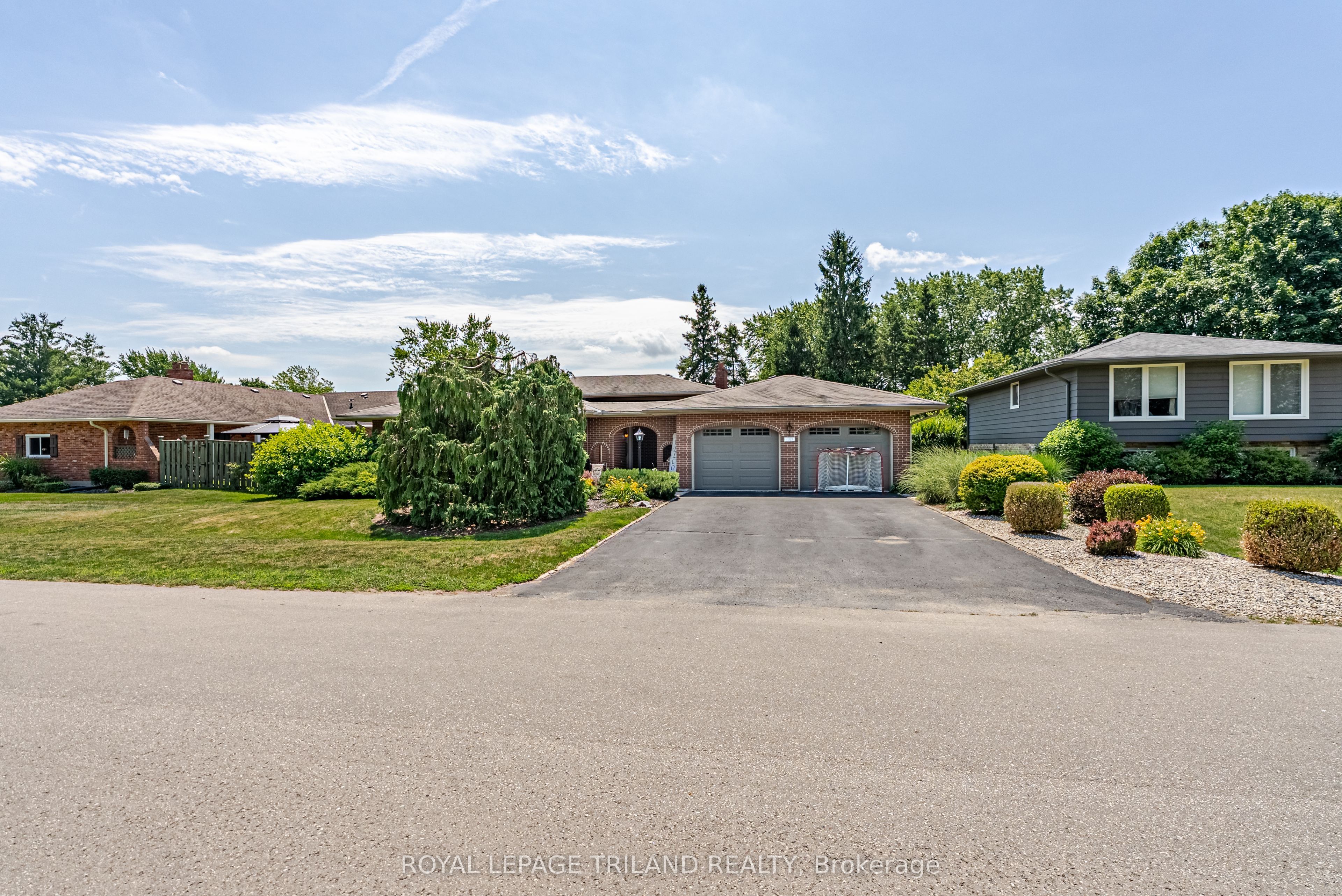 189 Huntington Crescent Property Photo 6