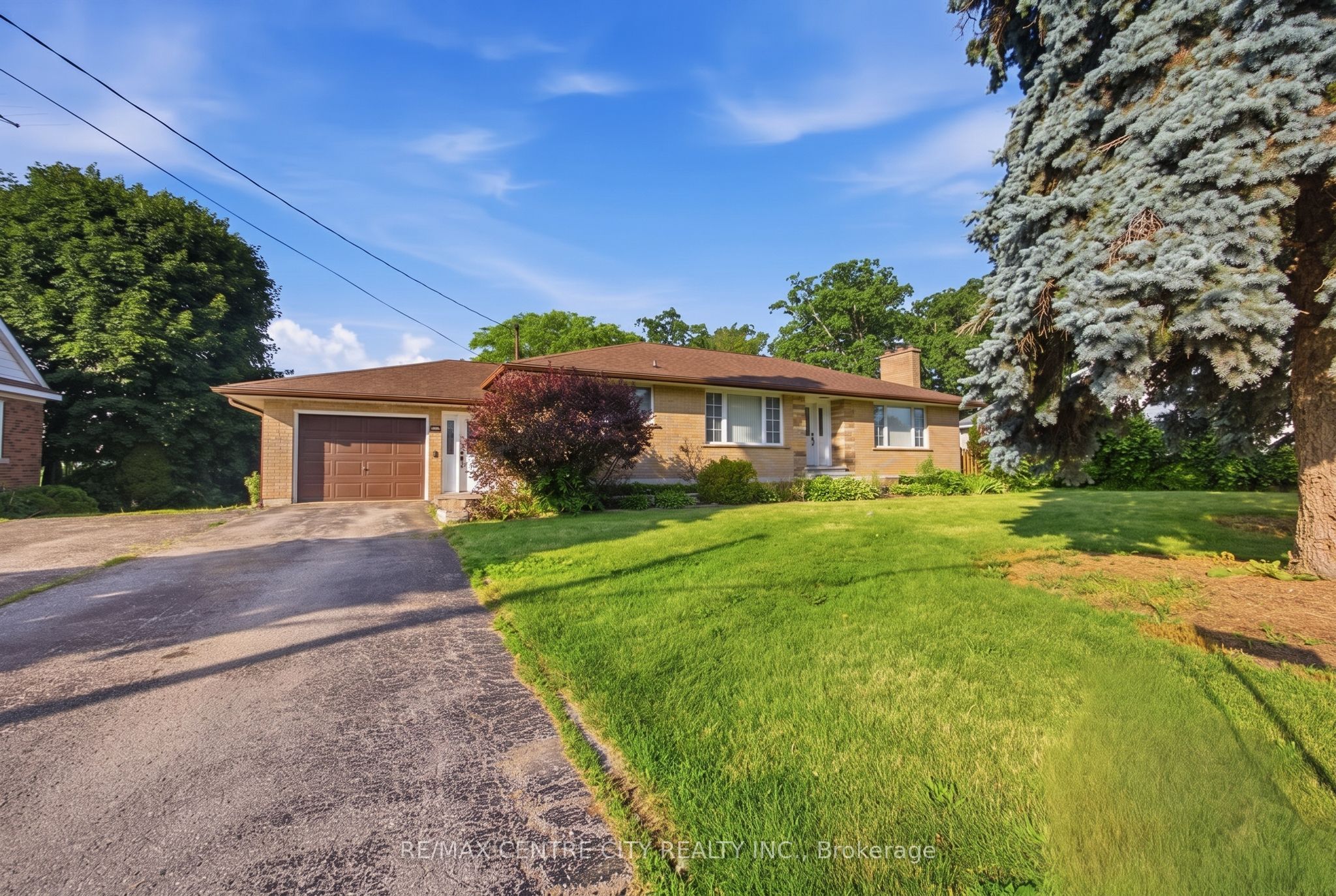 303 Simcoe Street