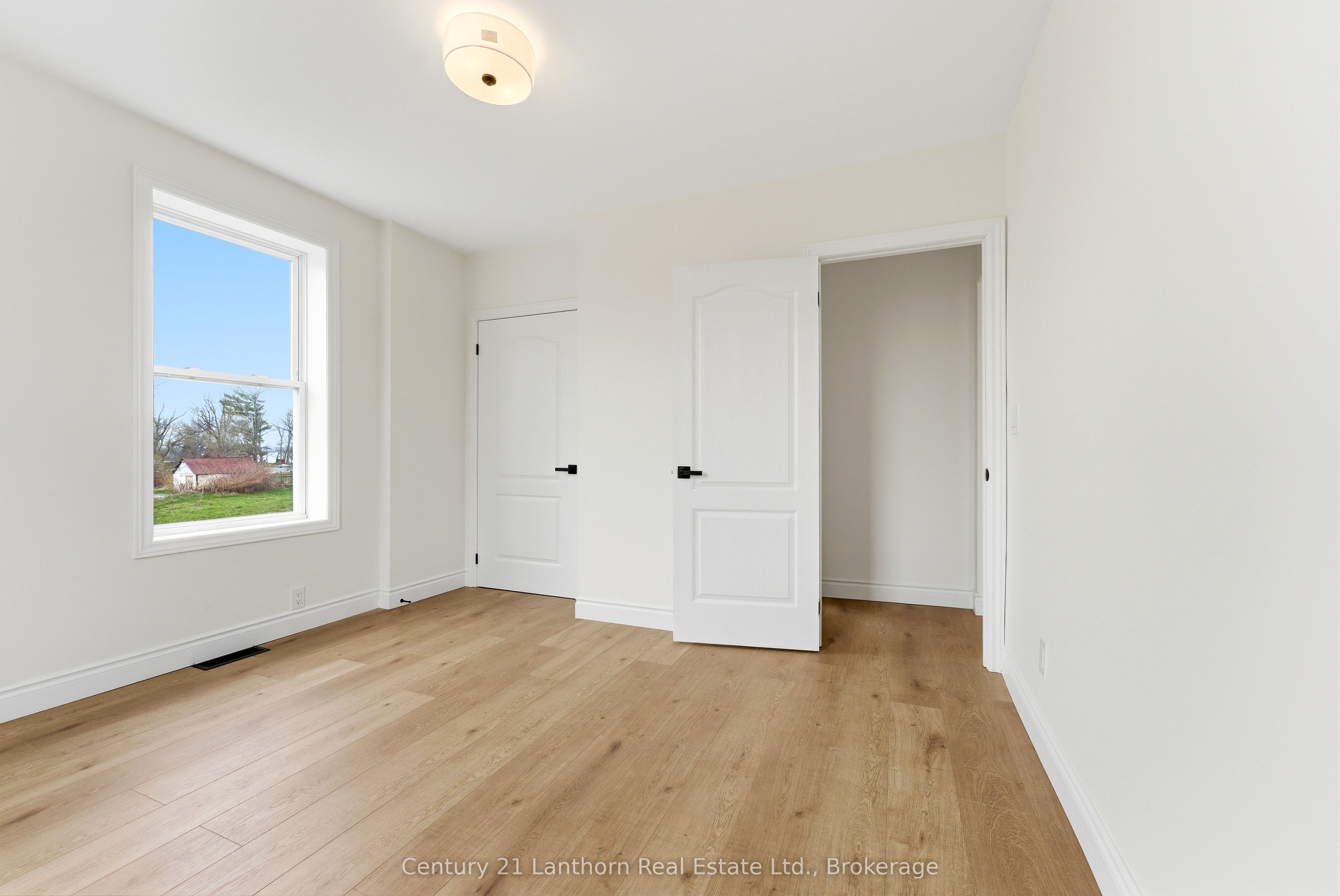 16 Store Street Property Photo 23