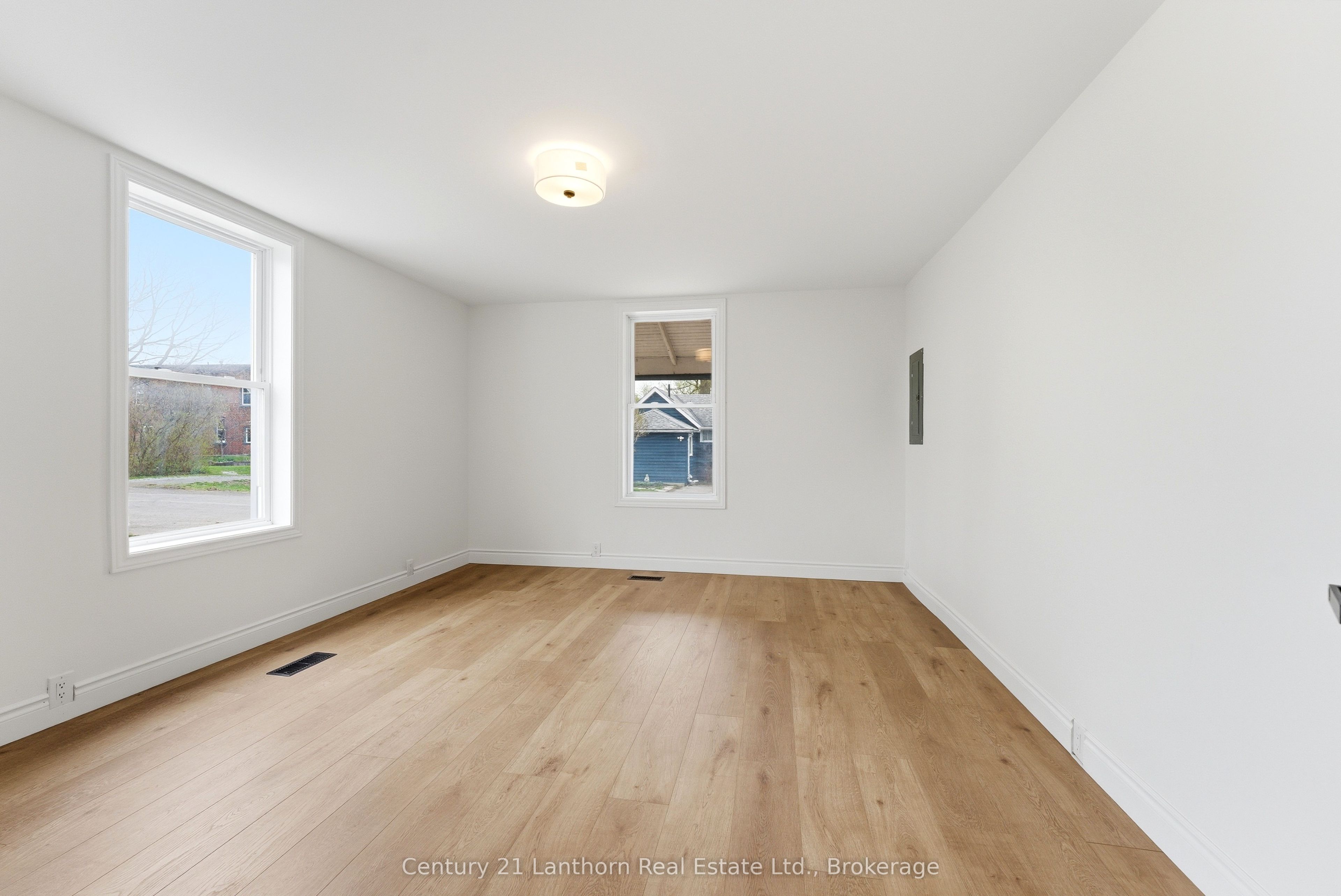 16 Store Street Property Photo 34
