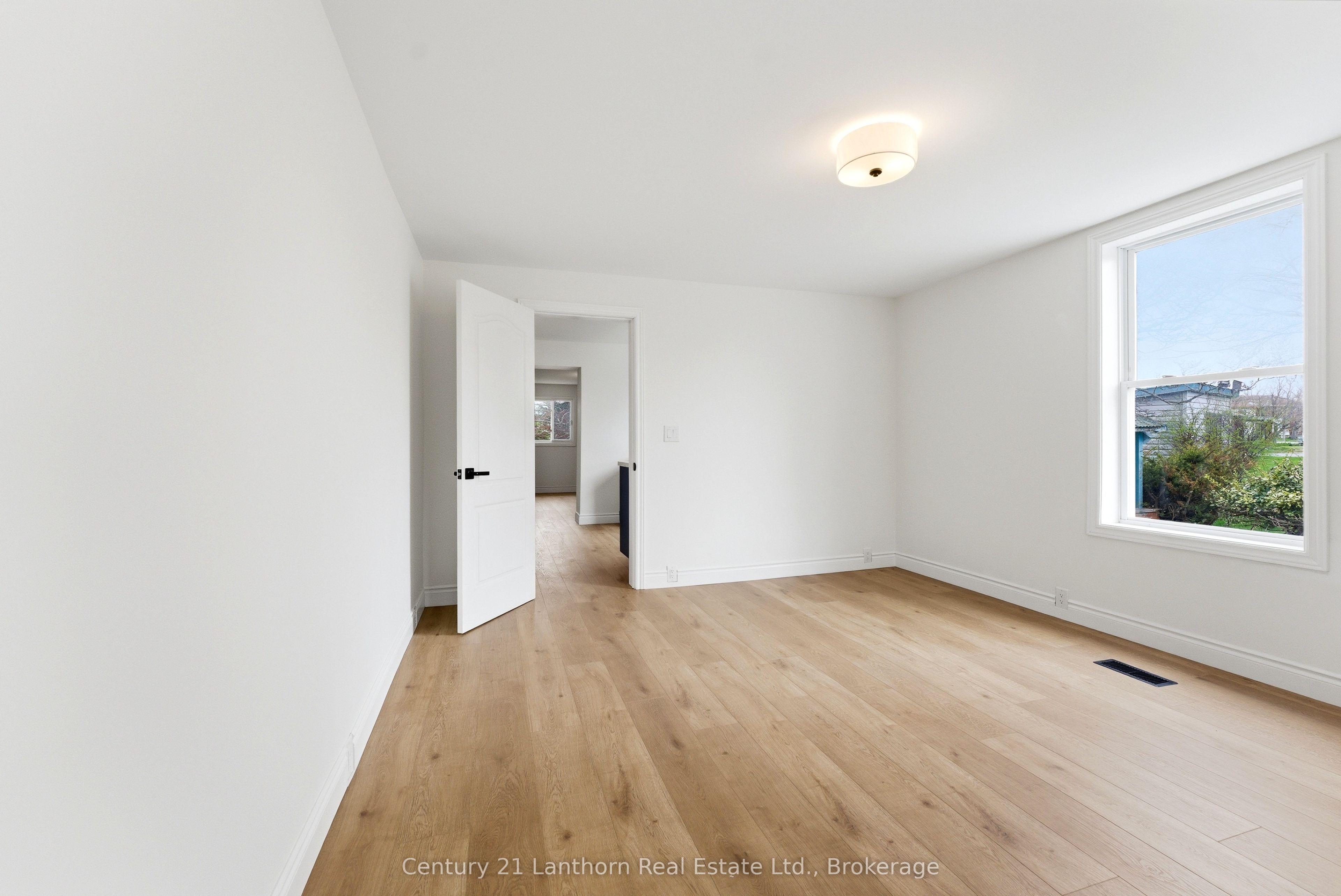 16 Store Street Property Photo 35