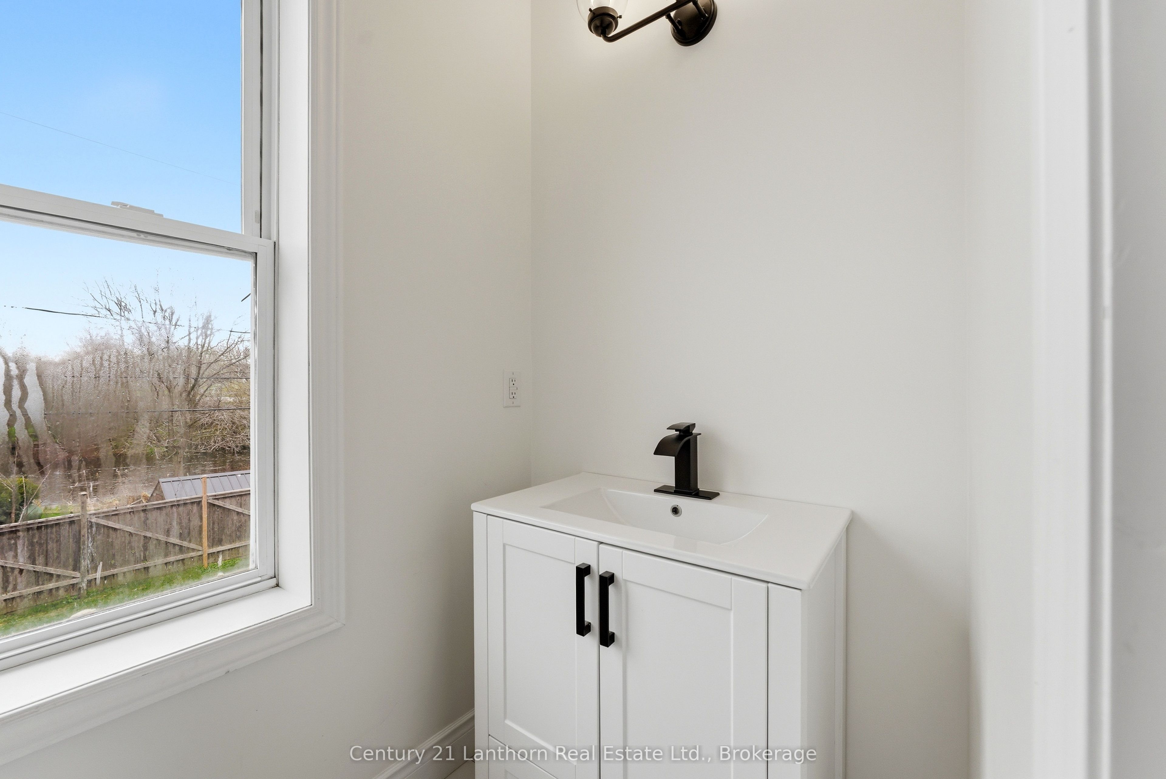 16 Store Street Property Photo 39