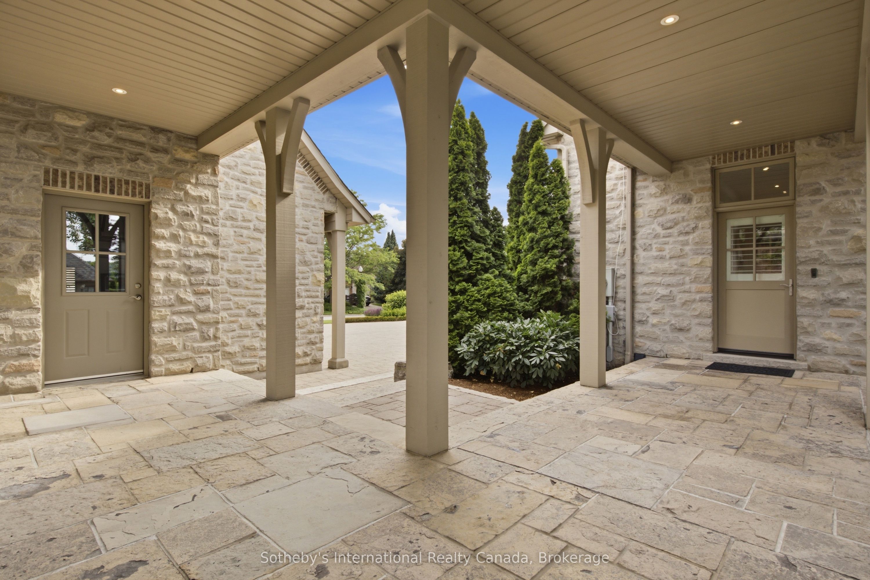 28 Deer Ridge Crescent Property Photo 32