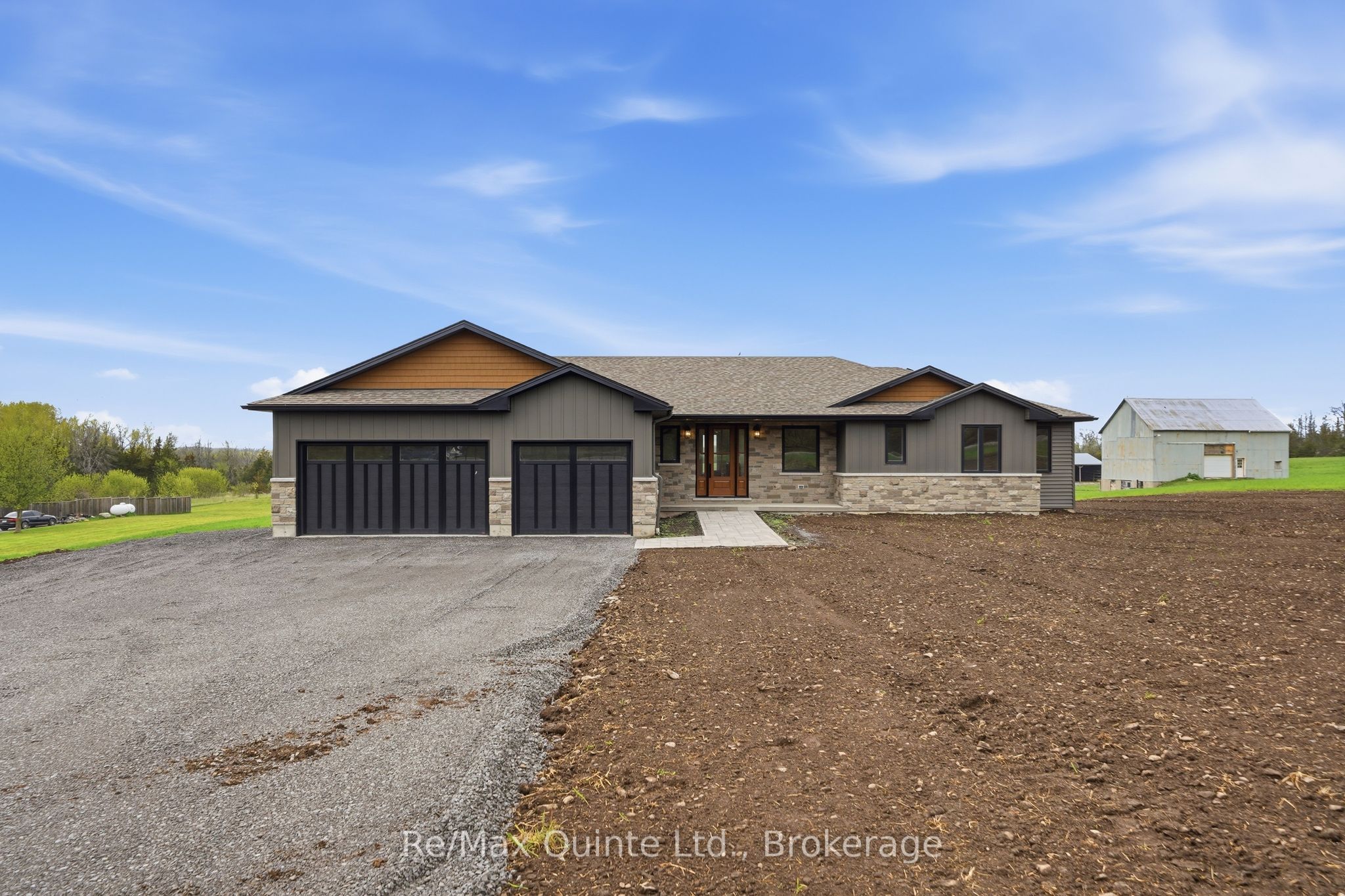 2501 Harmony Road Property Photo 1