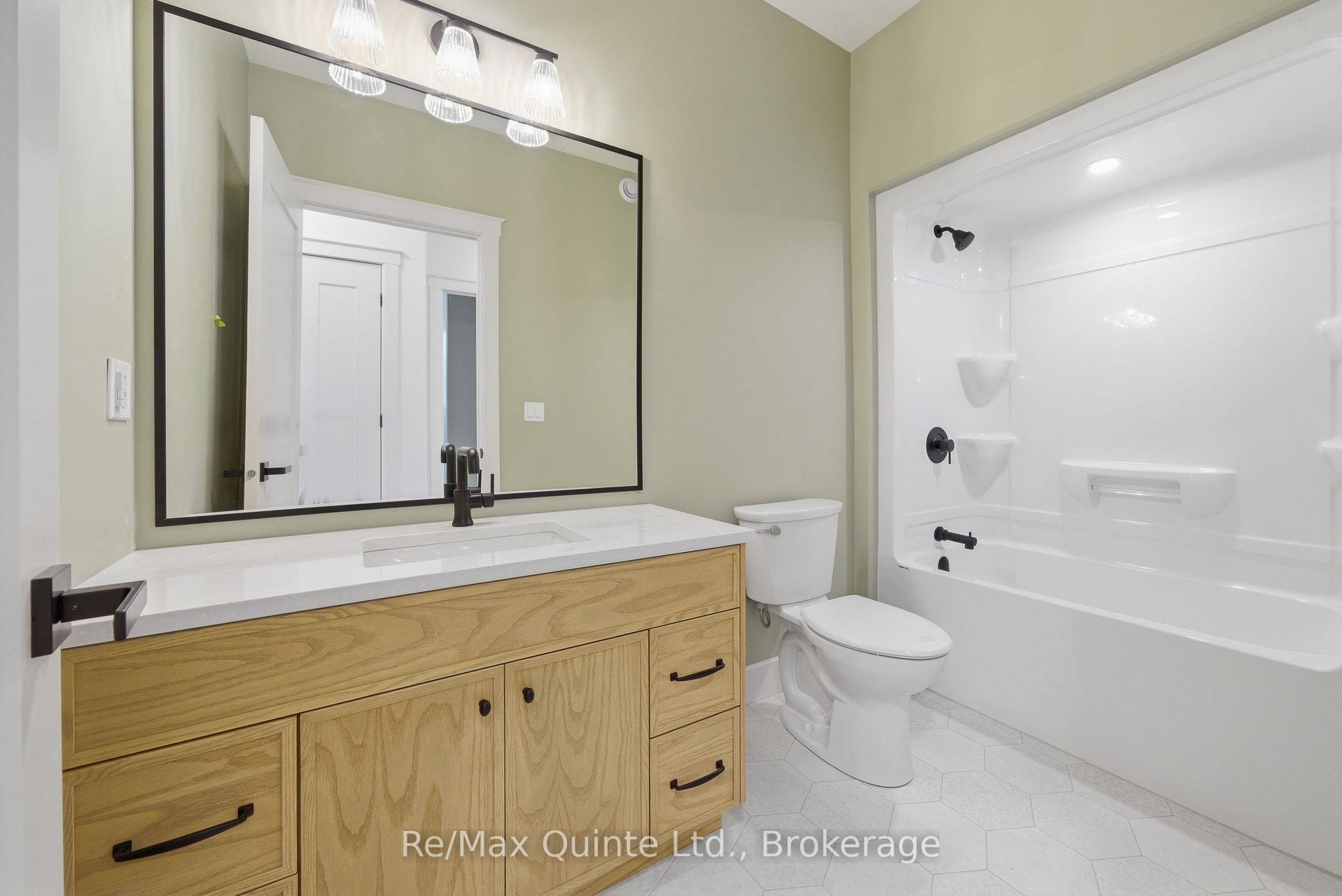 2501 Harmony Road Property Photo 22