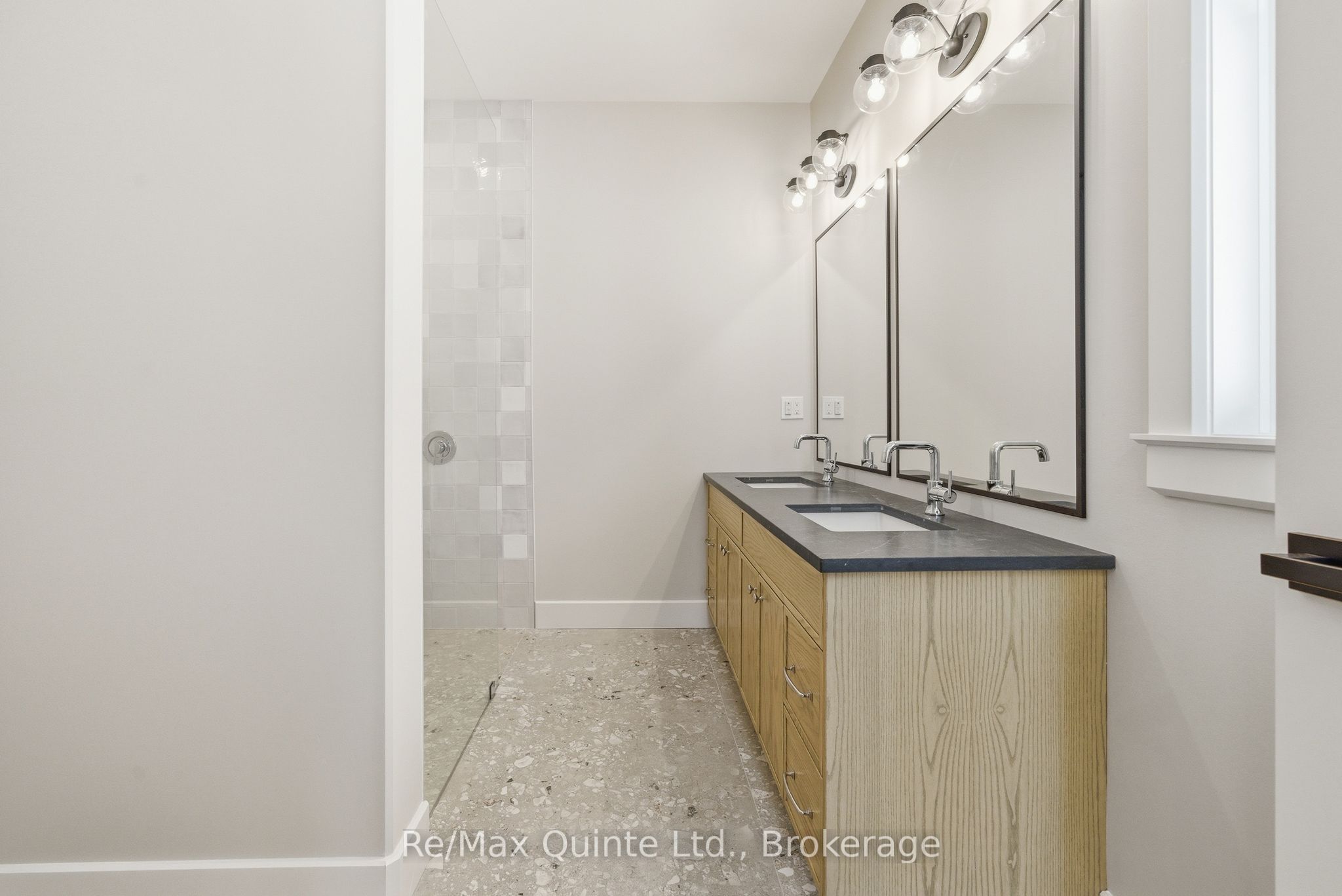 2501 Harmony Road Property Photo 27