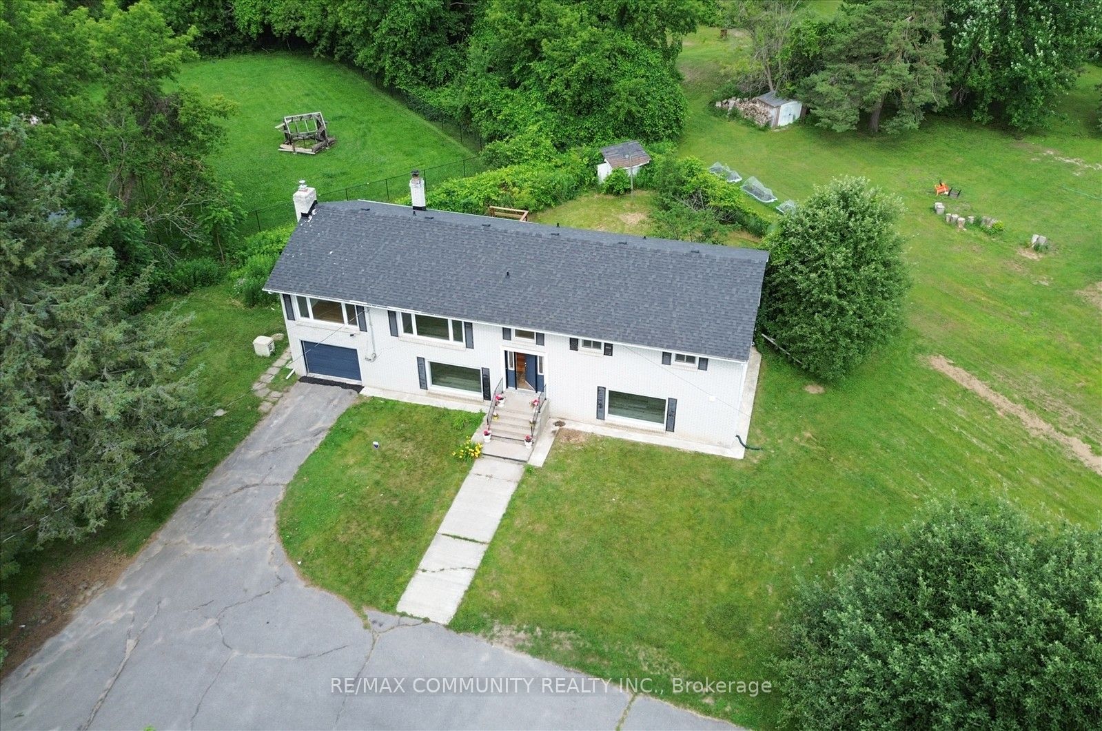 719 Old Highway 2 Property Photo 2