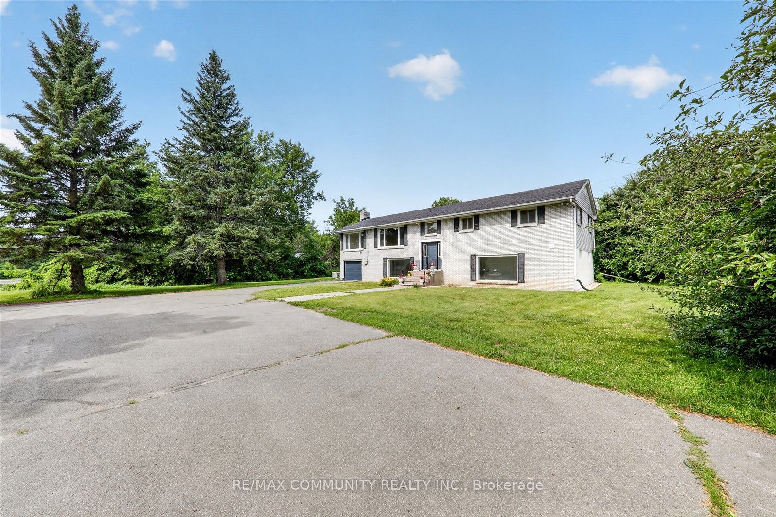 719 Old Highway 2 Property Photo 6