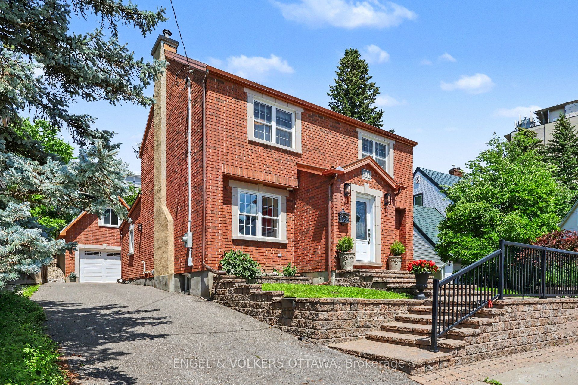 101 Ivy Crescent Property Photo 1