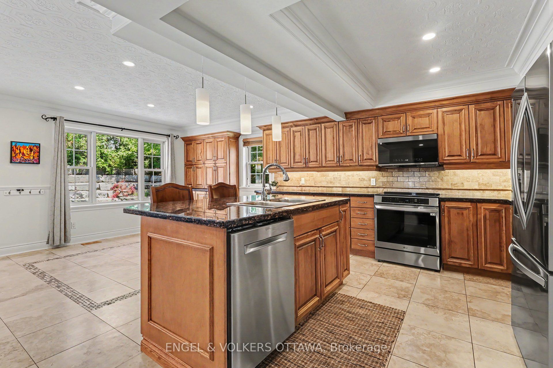 101 Ivy Crescent Property Photo 9
