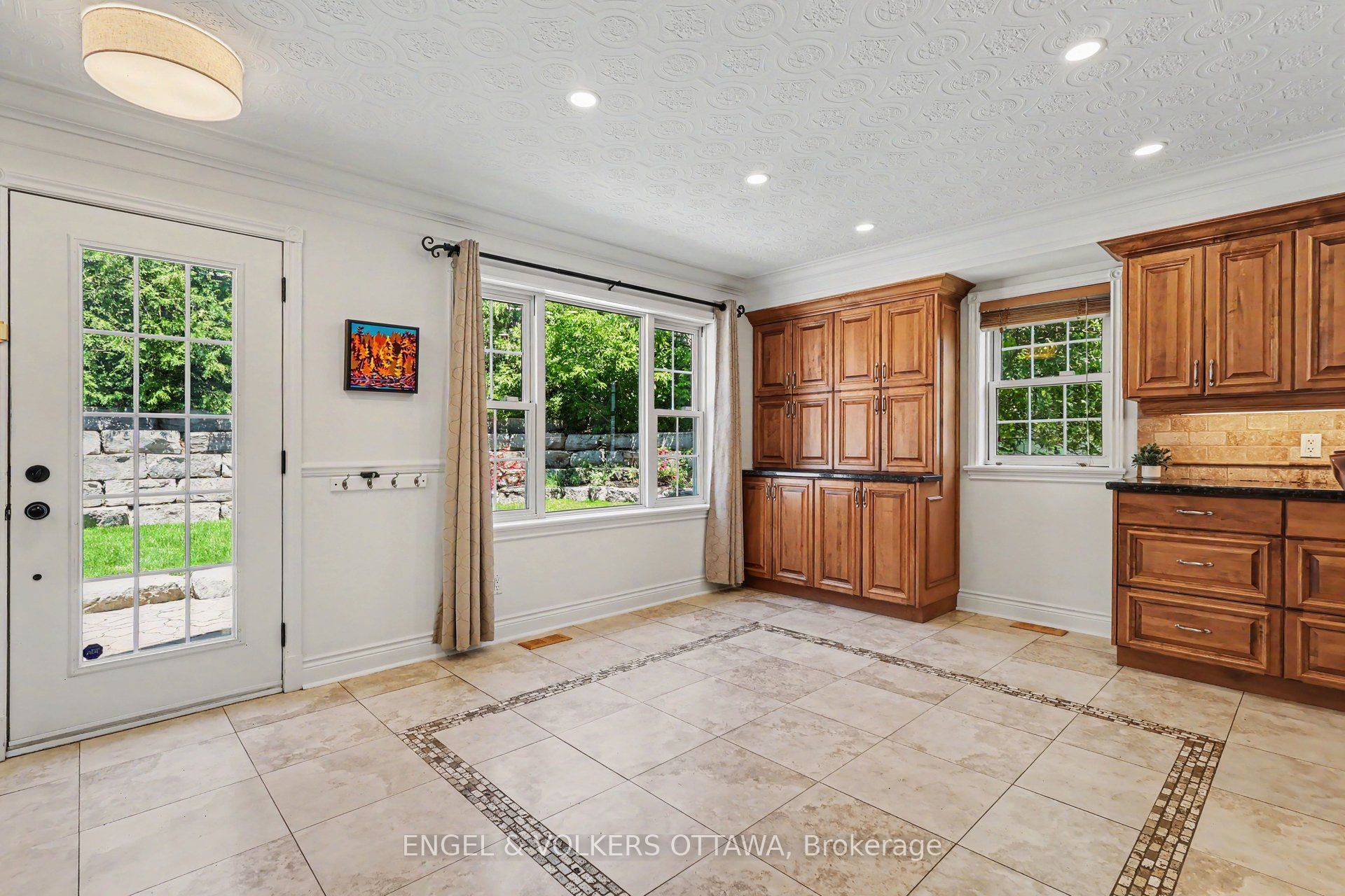 101 Ivy Crescent Property Photo 11