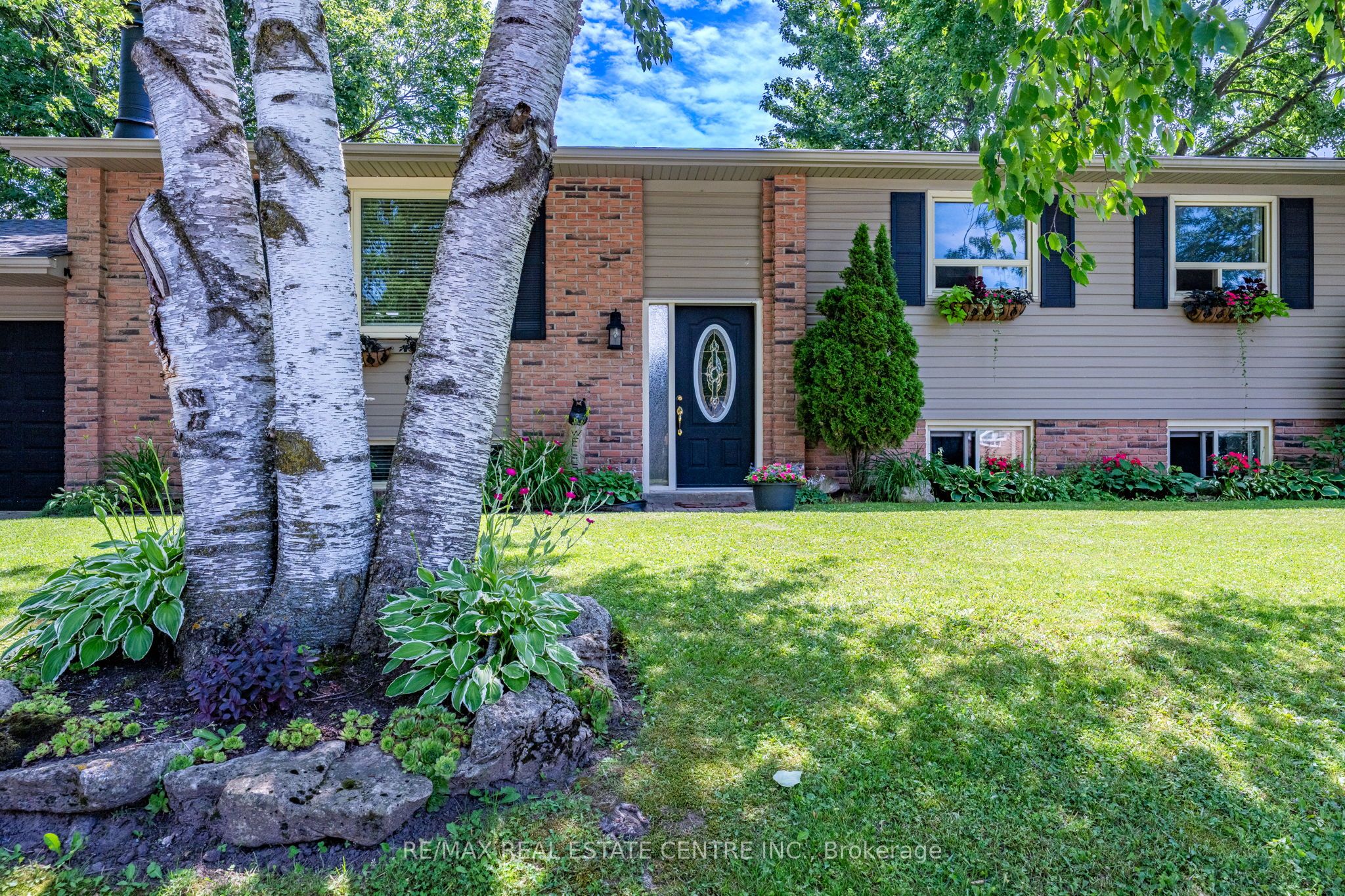 13 Douglas Crescent Property Photo 3