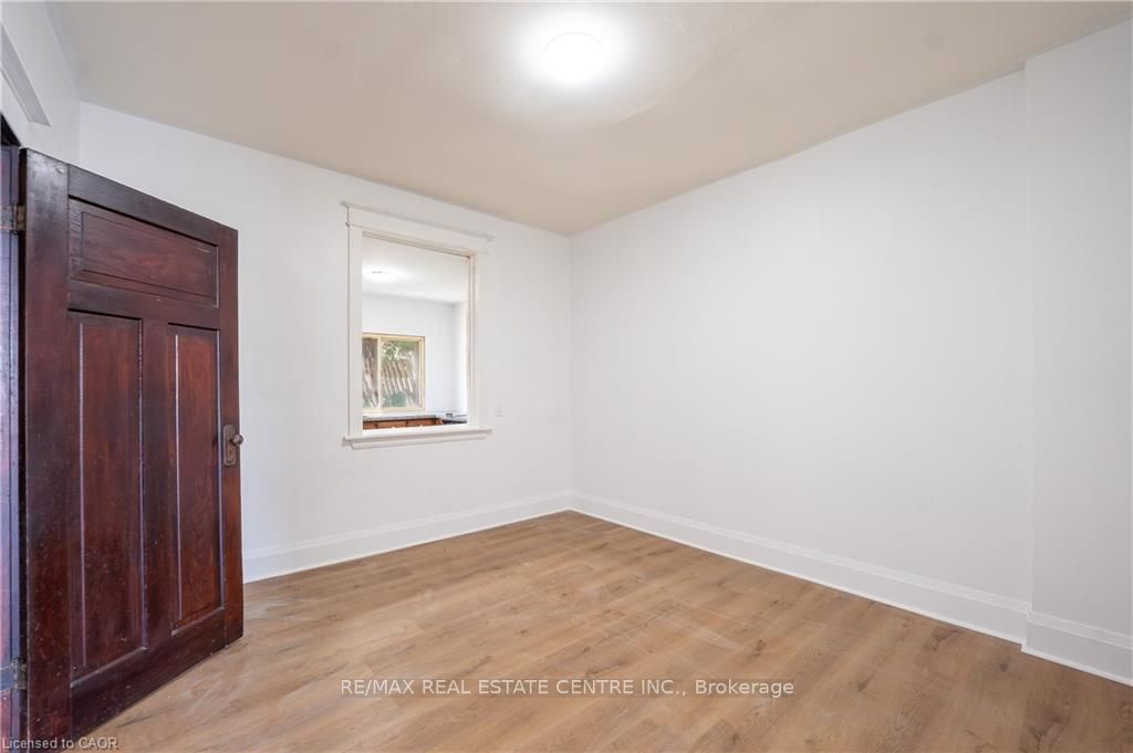 1274 Barton Street E Property Photo 8