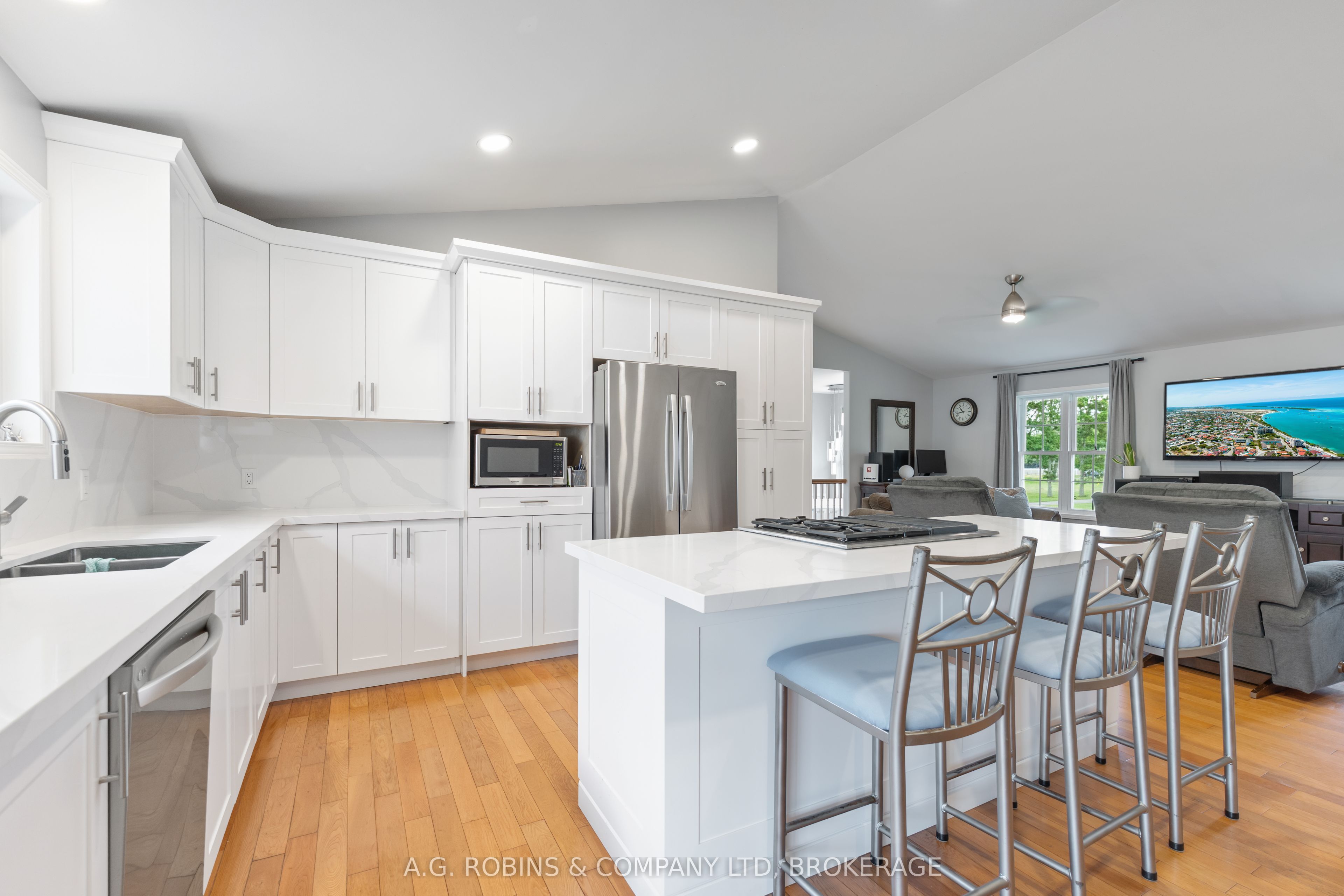12312 Lakeshore Road Property Photo 11