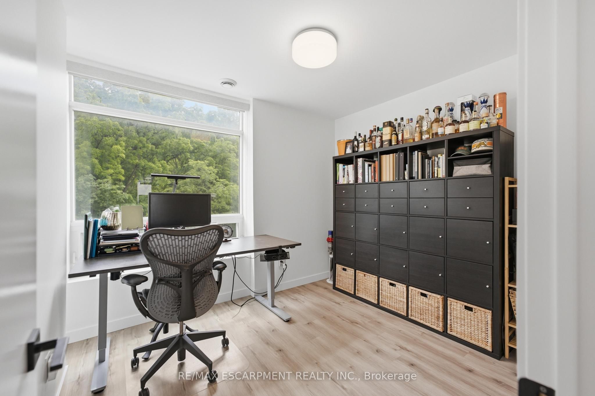 455 Charlton Avenue E 403 Property Photo 14