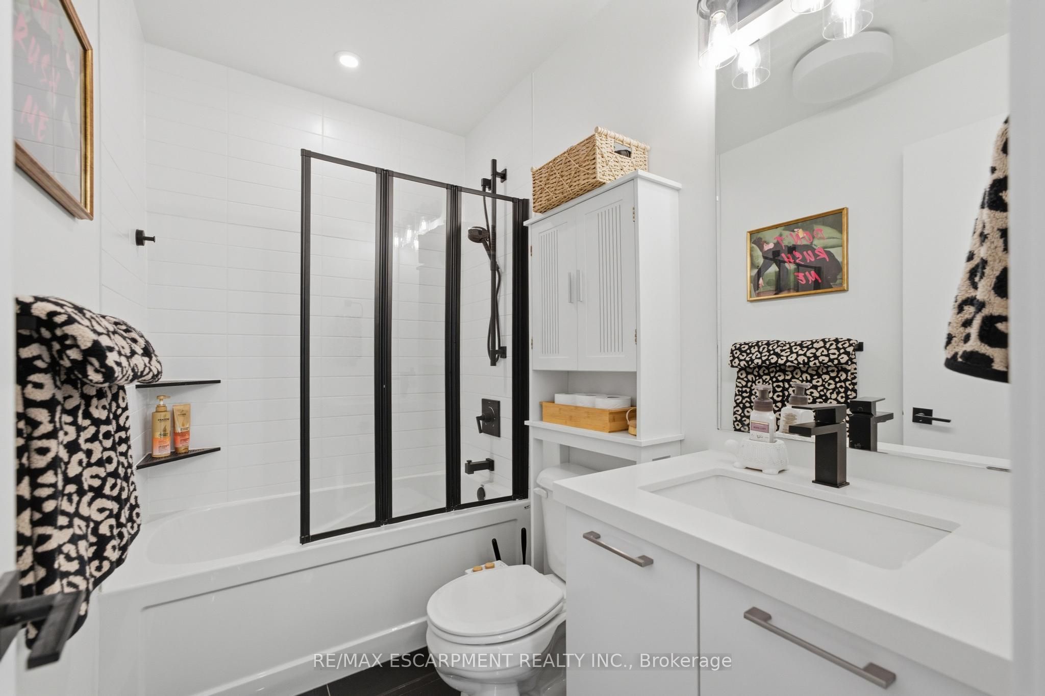 455 Charlton Avenue E 403 Property Photo 17
