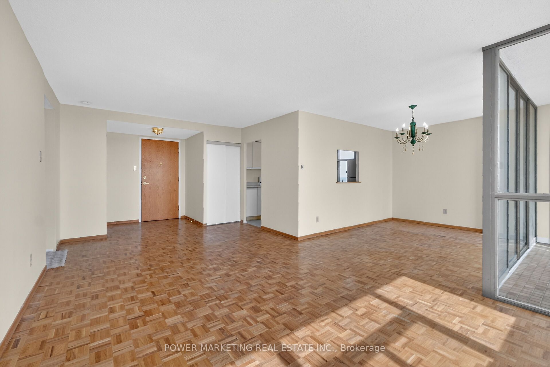 2760 Carousel Crescent 1204 Property Photo 13