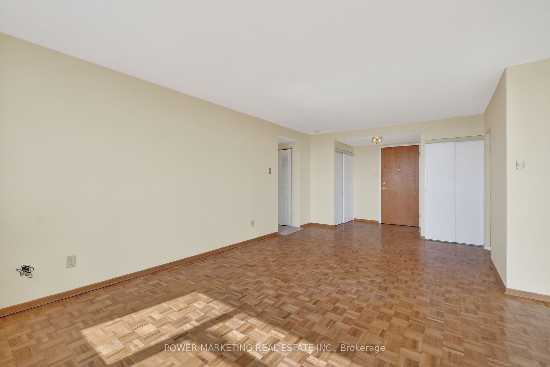 2760 Carousel Crescent 1204 Property Photo 14
