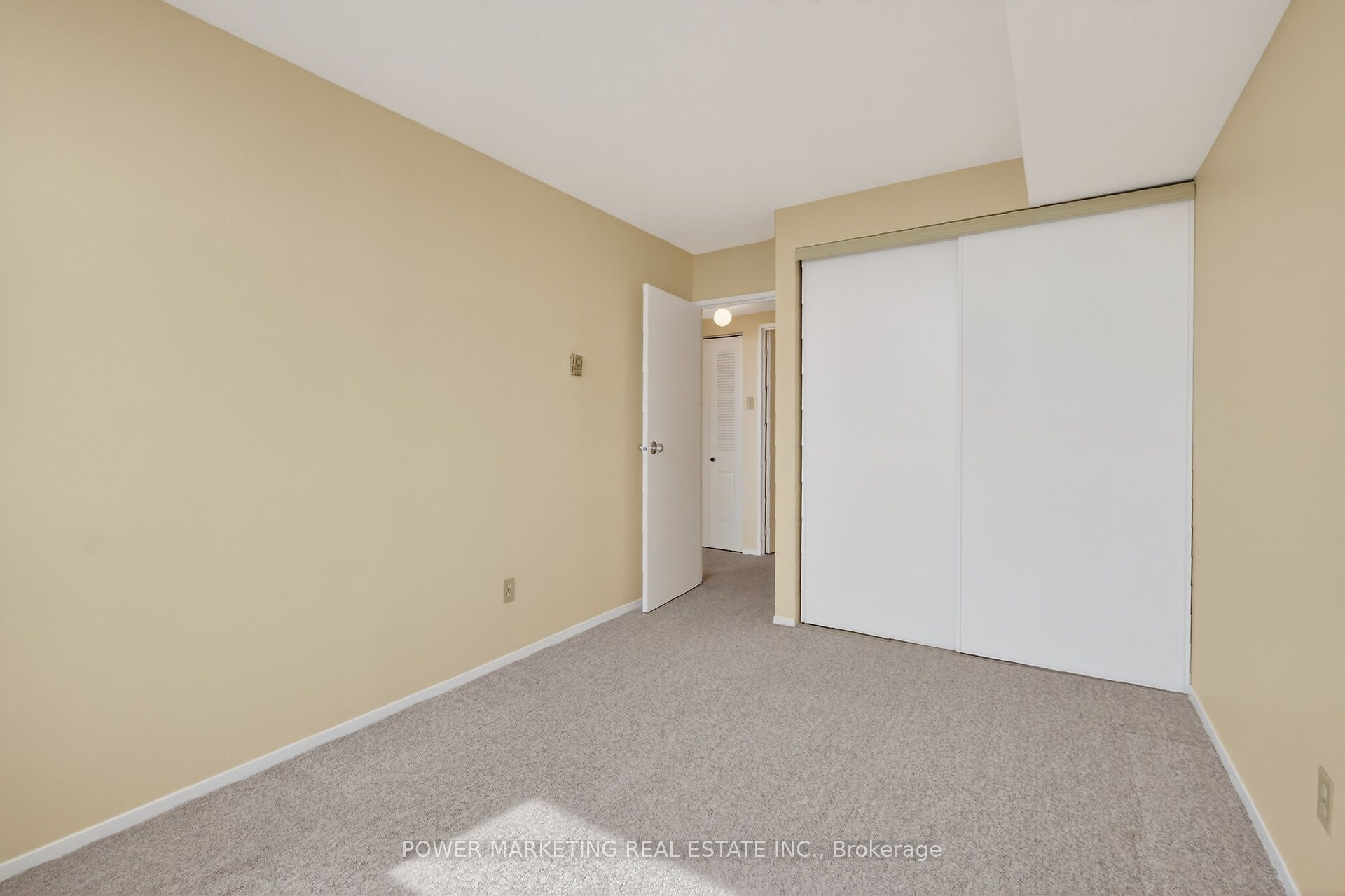 2760 Carousel Crescent 1204 Property Photo 25