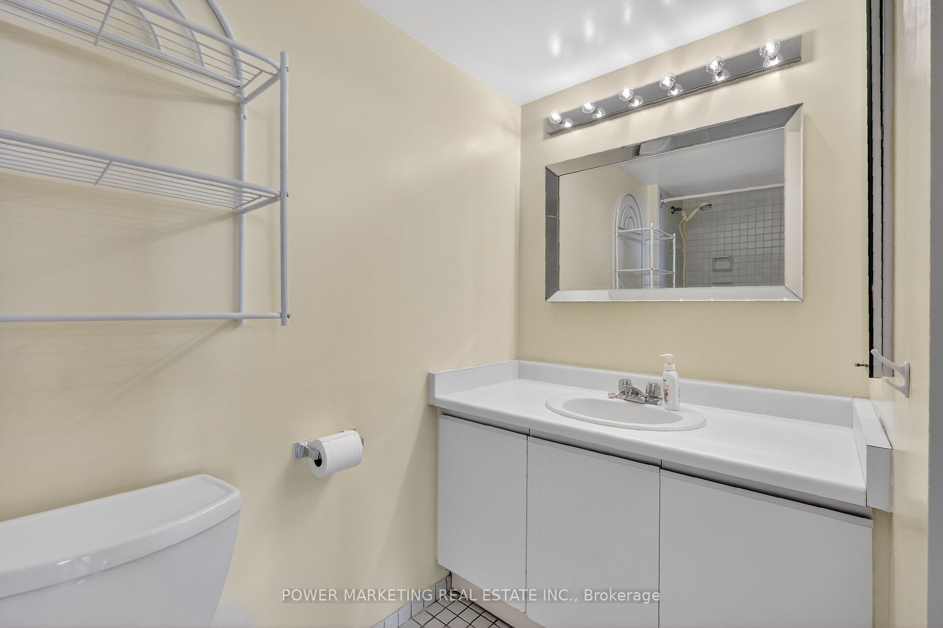 2760 Carousel Crescent 1204 Property Photo 26