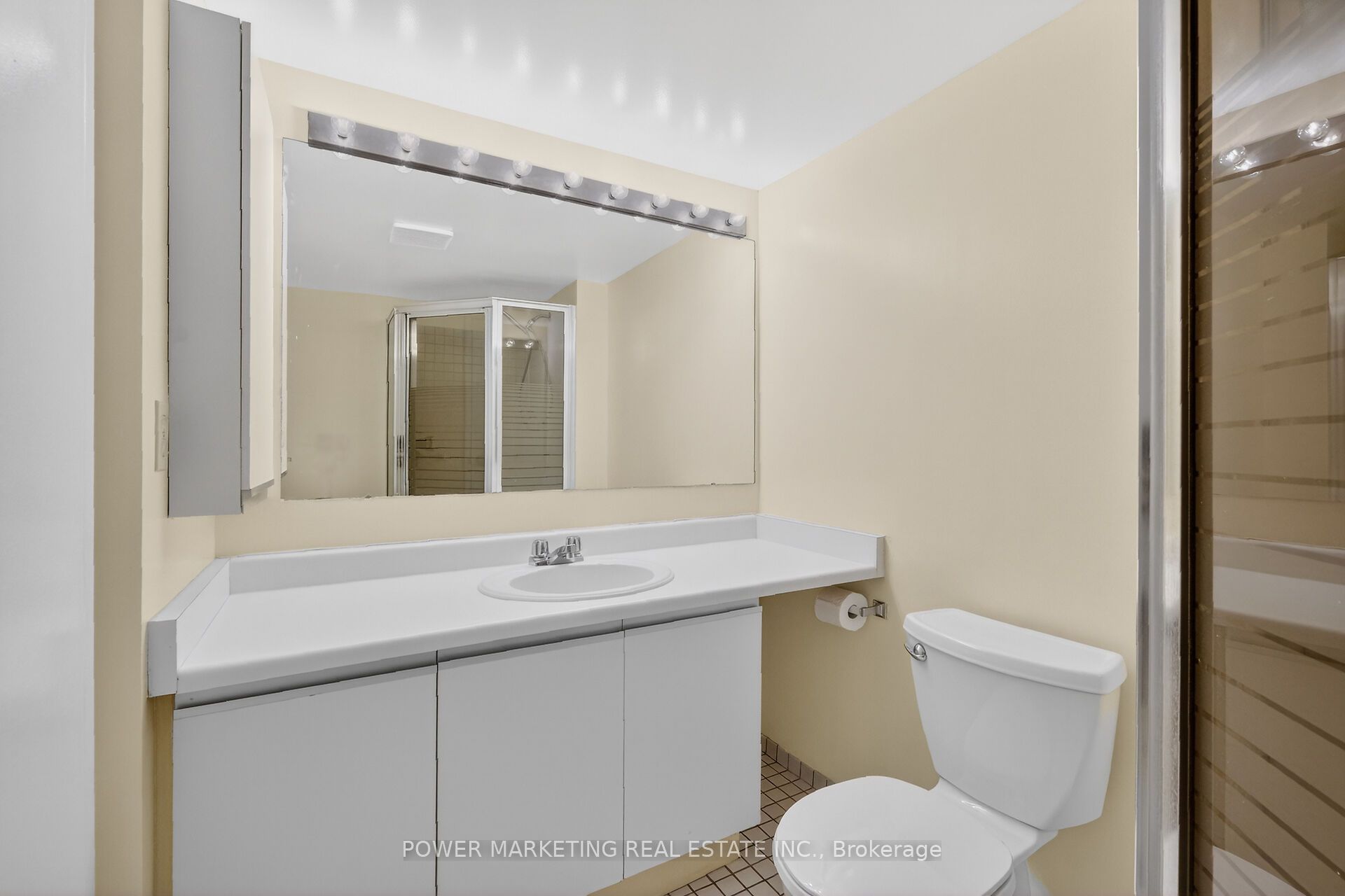 2760 Carousel Crescent 1204 Property Photo 31