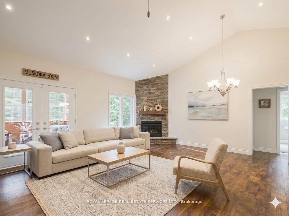 1045 Tower Crescent Property Photo 5