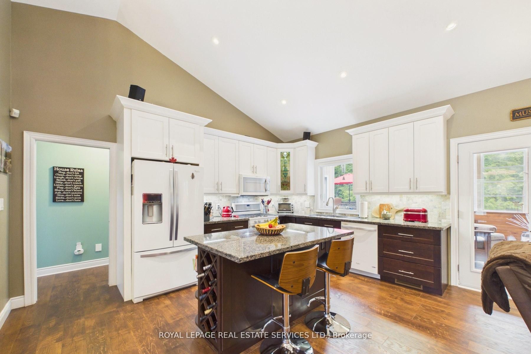 1045 Tower Crescent Property Photo 6