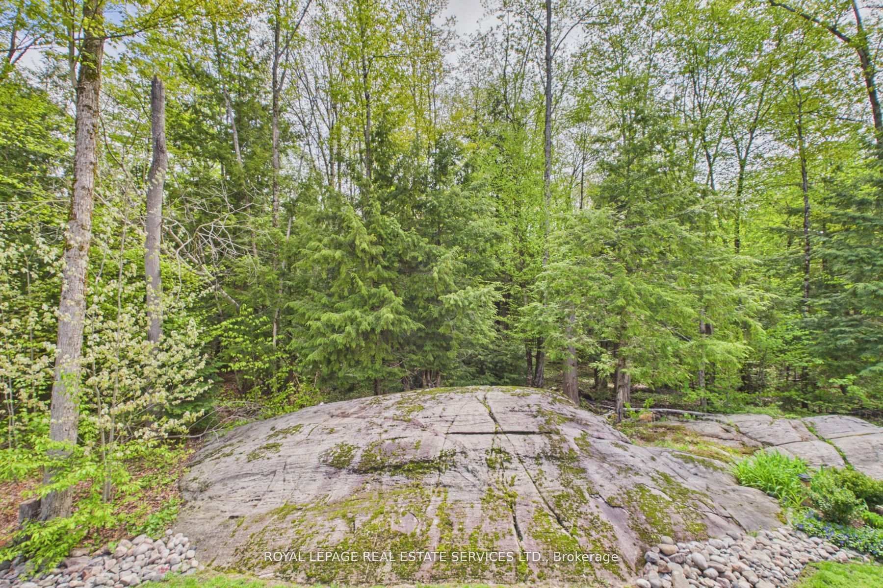 1045 Tower Crescent Property Photo 11