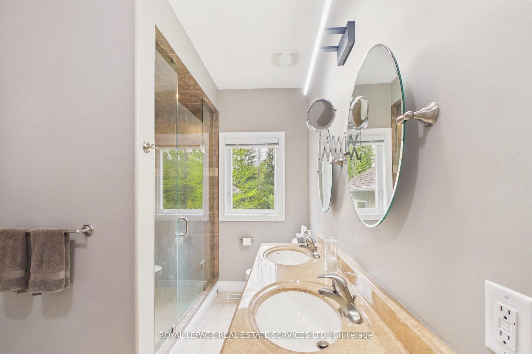 1045 Tower Crescent Property Photo 16