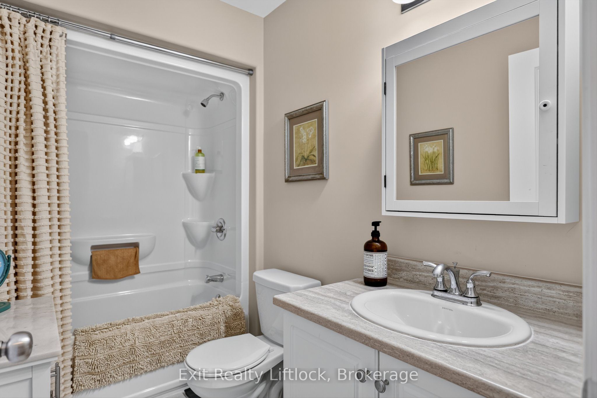 16 Noah Lane Property Photo 8
