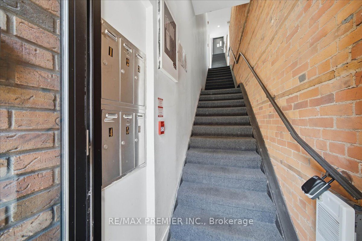 184 King Street E Property Photo 6