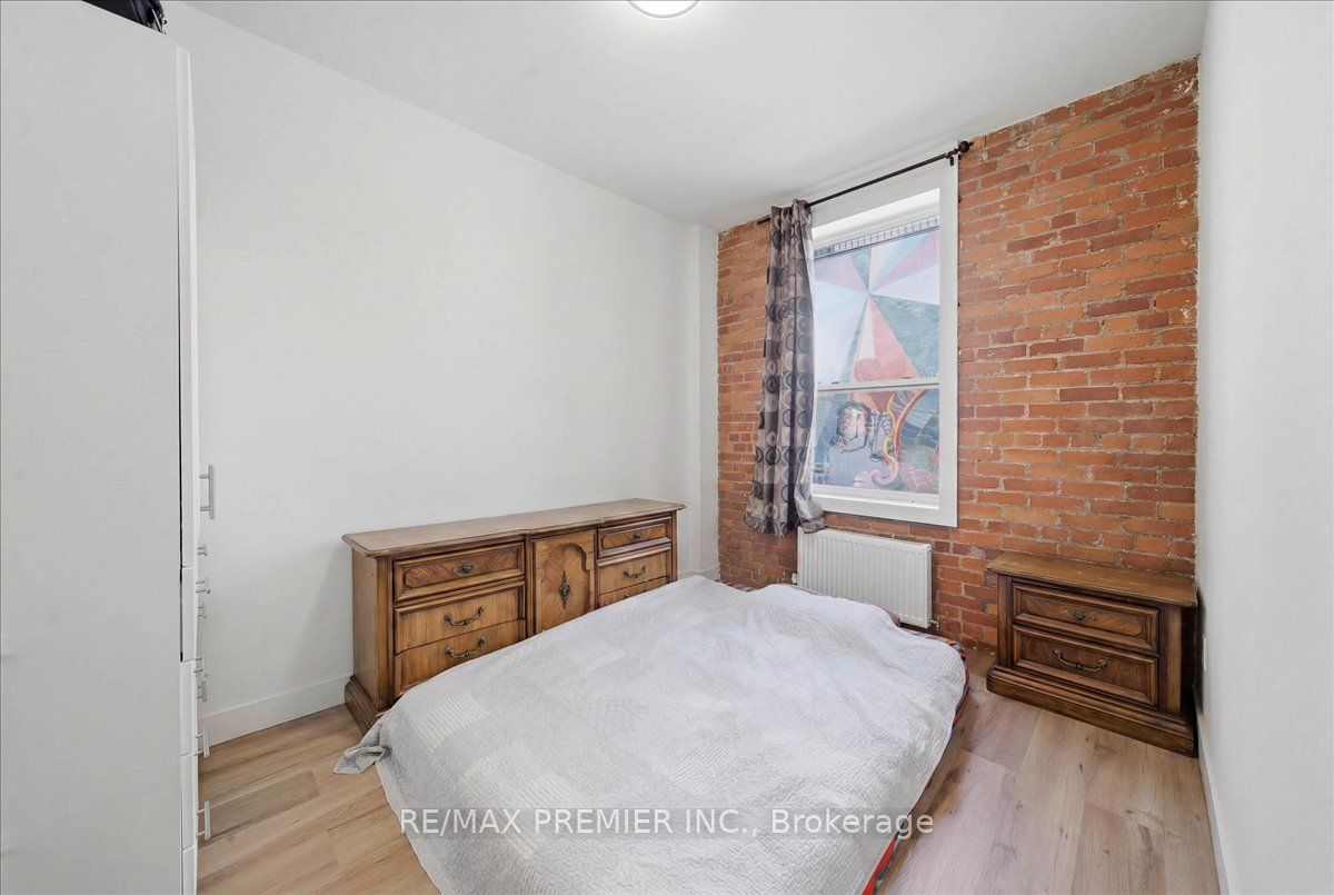 184 King Street E Property Photo 23