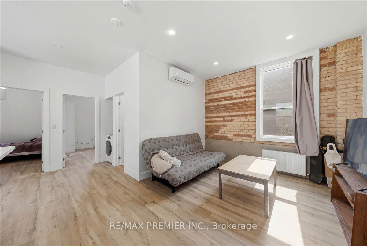 184 King Street E Property Photo 13