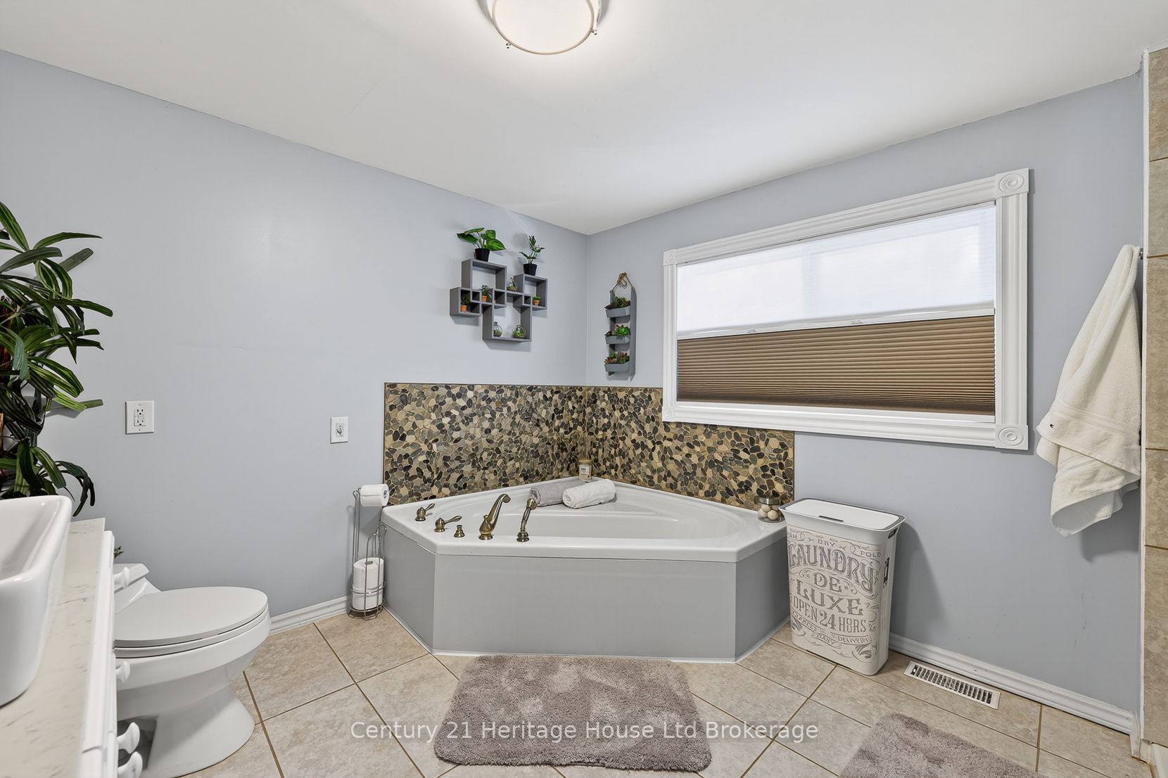 12 Jubilee Place Property Photo 26