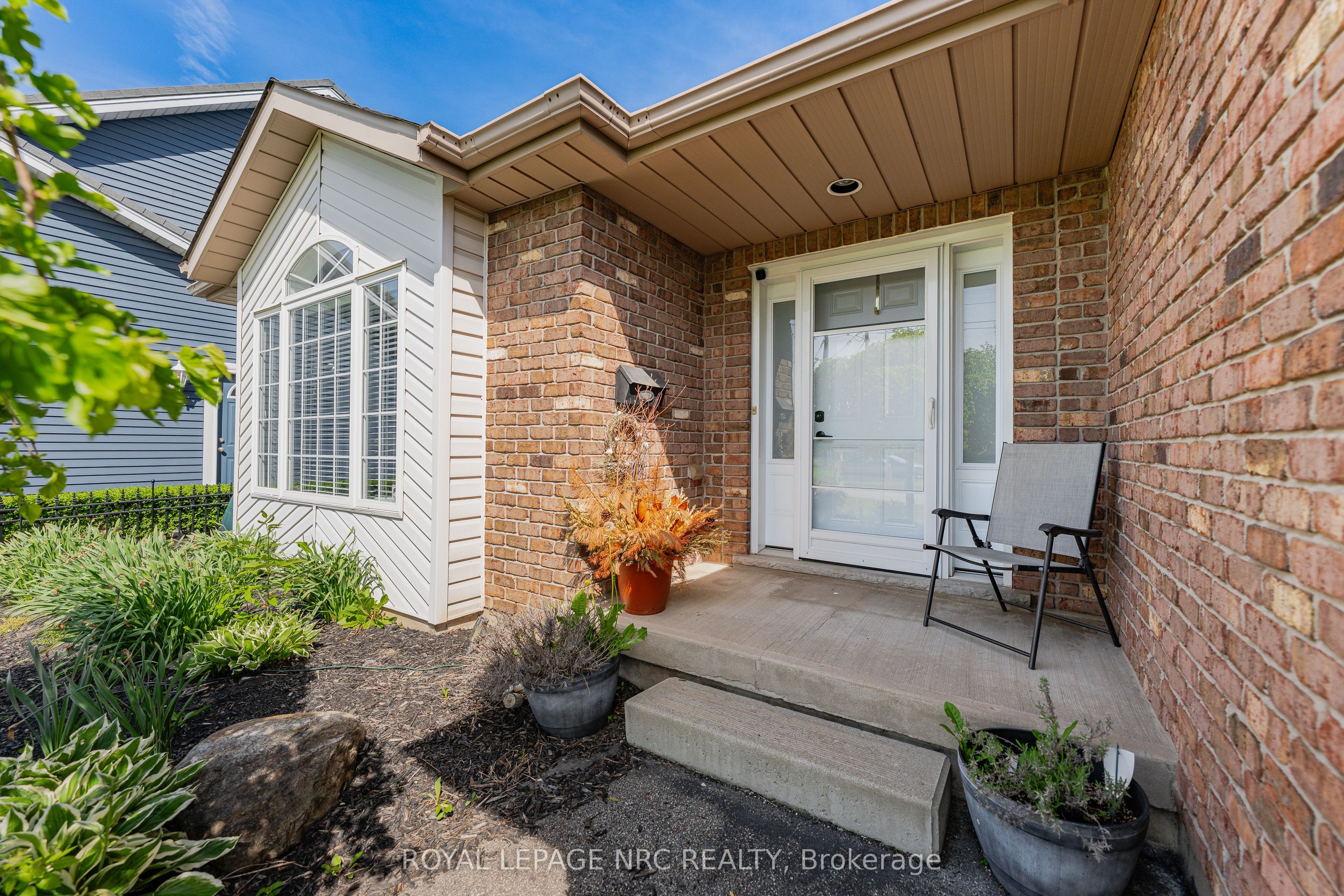 1052 Vansickle Road N Property Photo 4