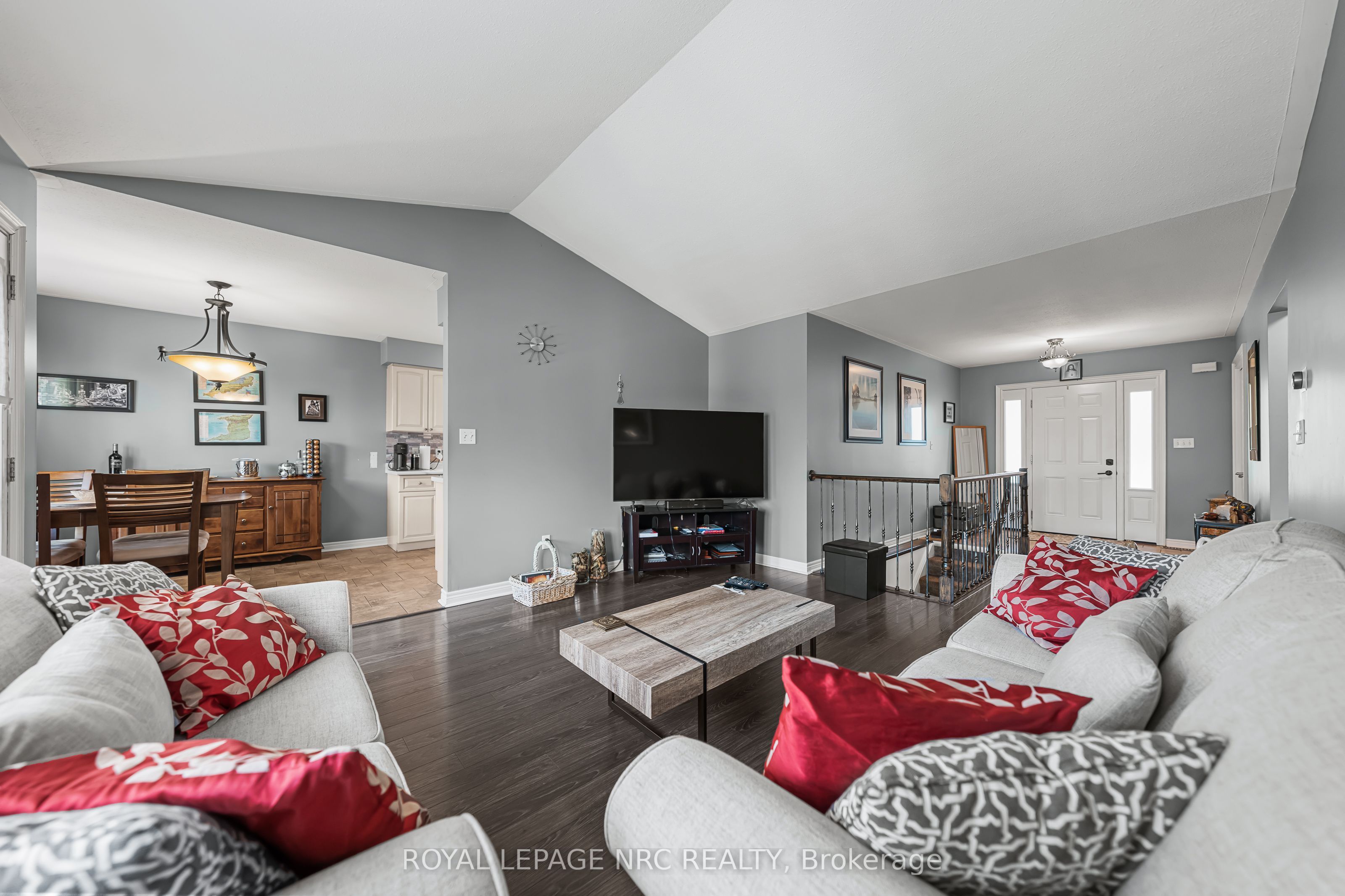 1052 Vansickle Road N Property Photo 10
