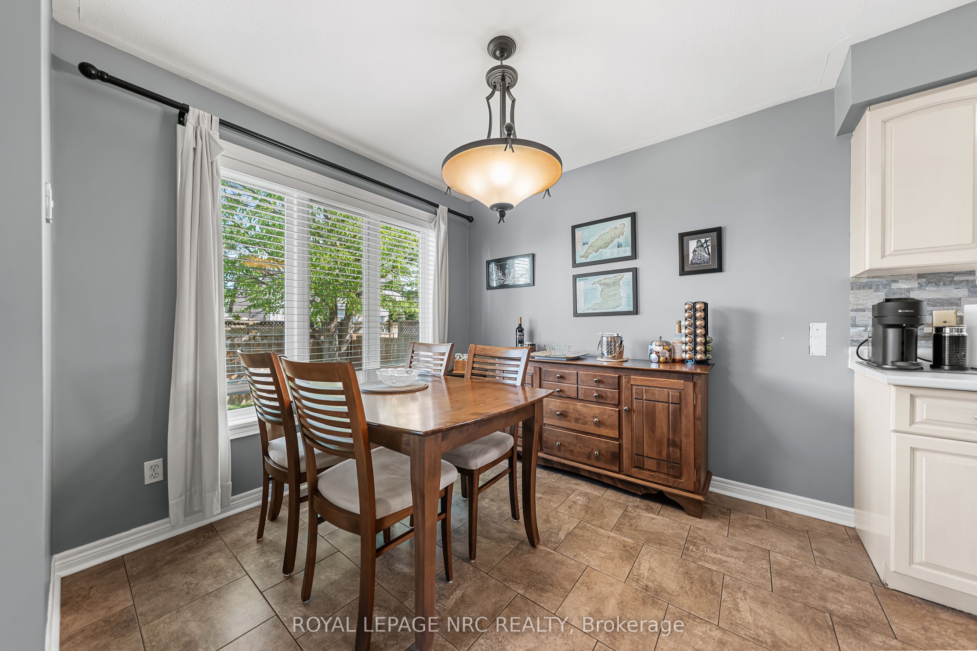 1052 Vansickle Road N Property Photo 12
