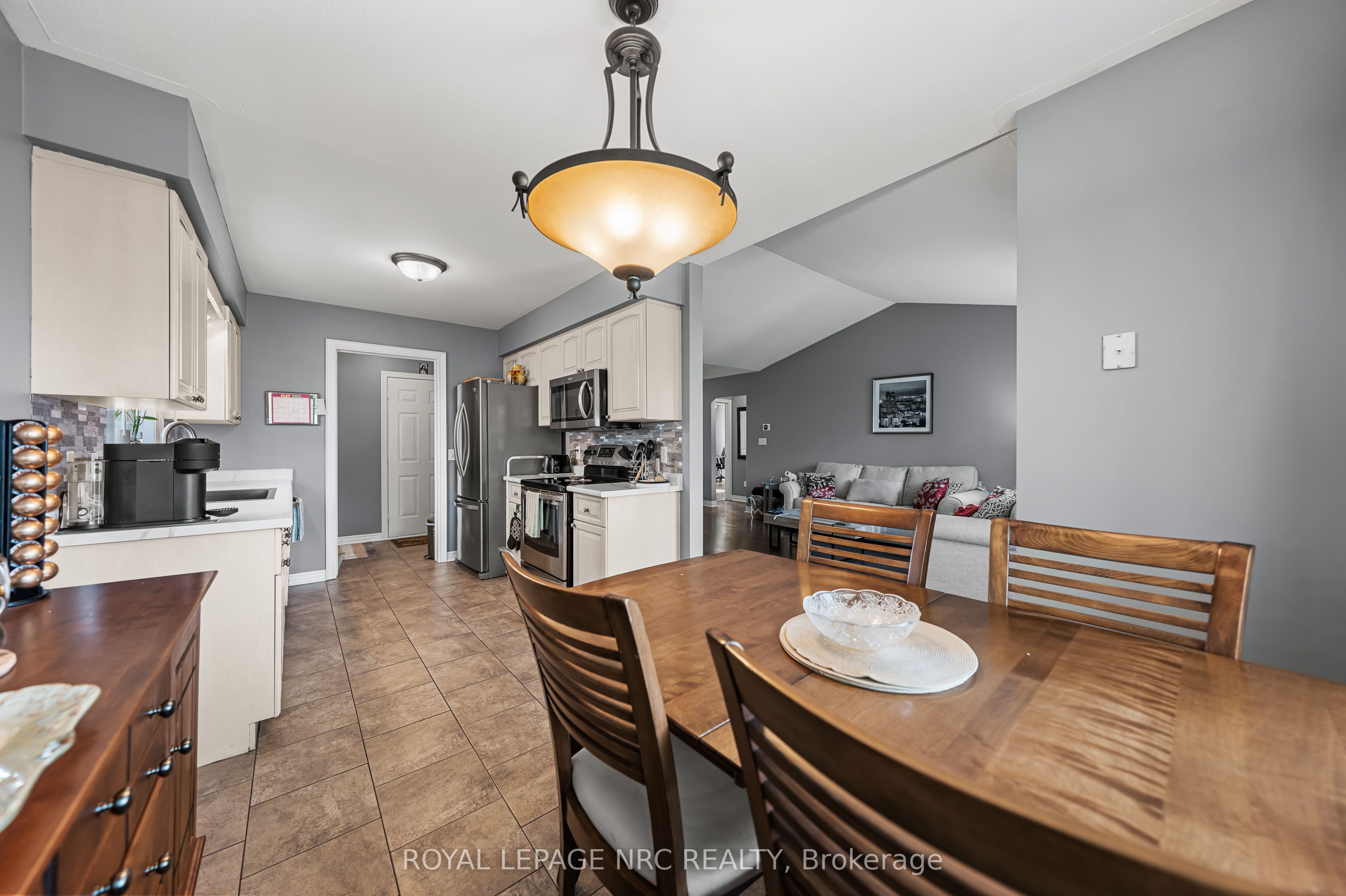1052 Vansickle Road N Property Photo 14