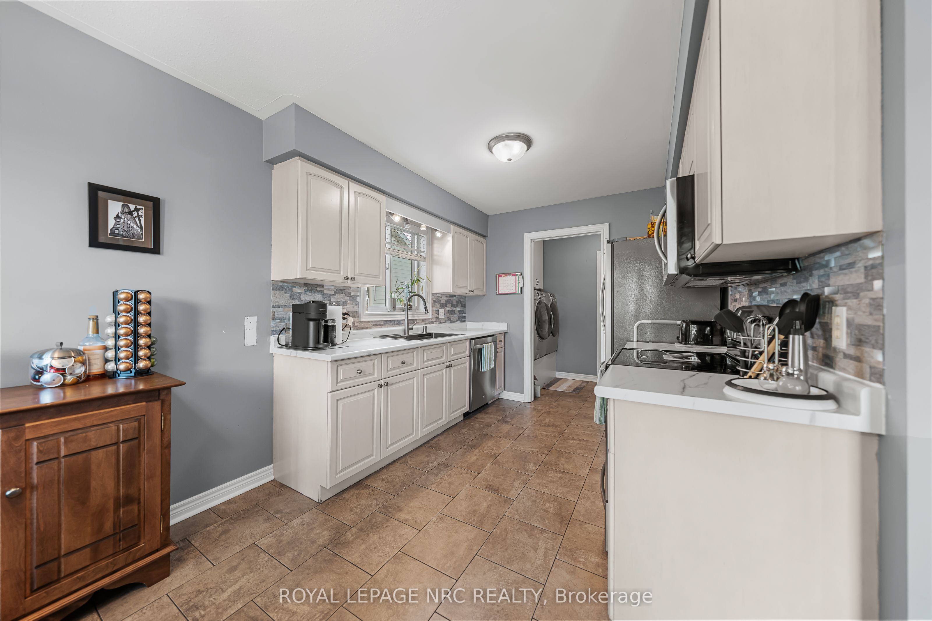 1052 Vansickle Road N Property Photo 15