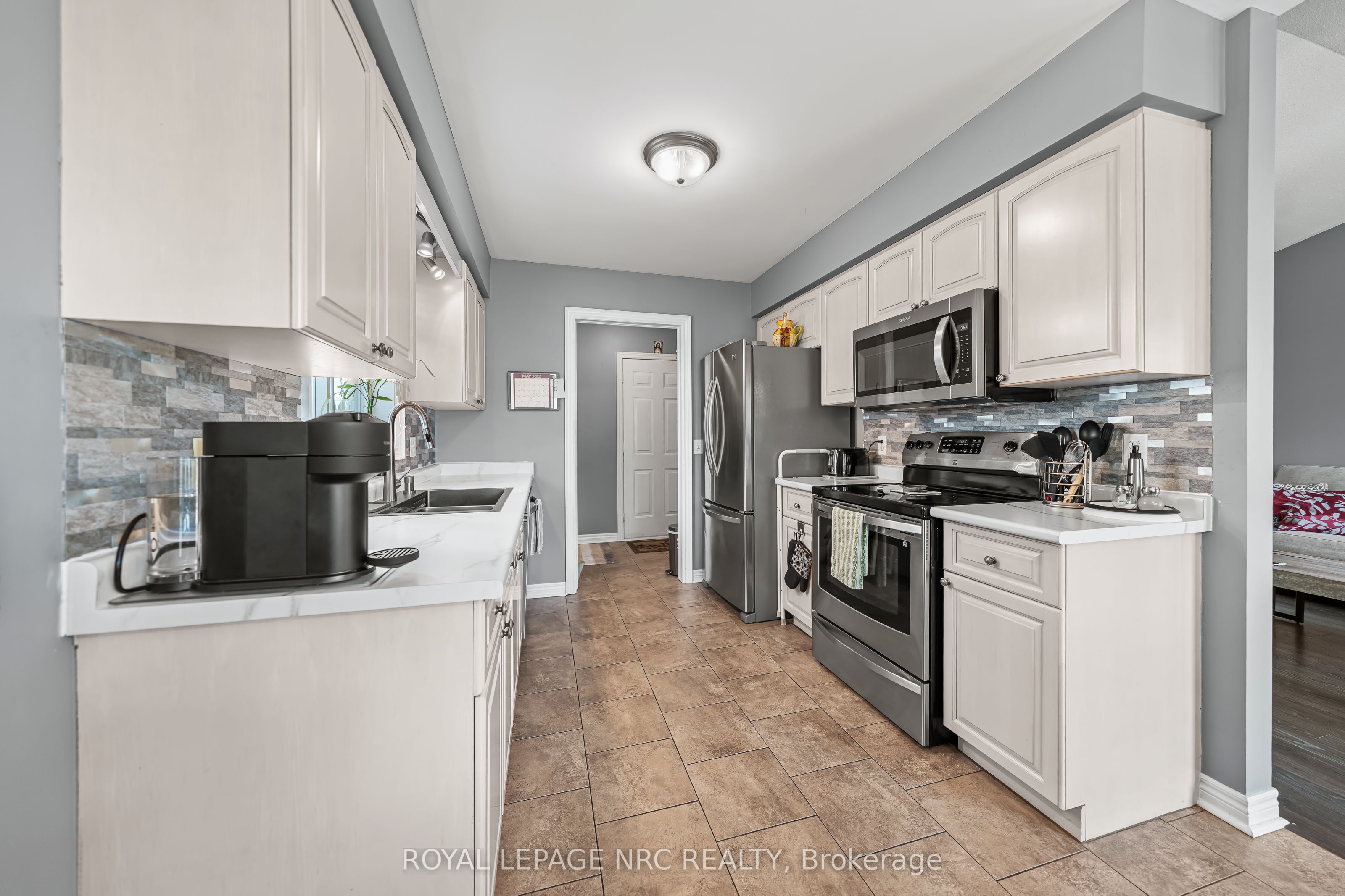 1052 Vansickle Road N Property Photo 17